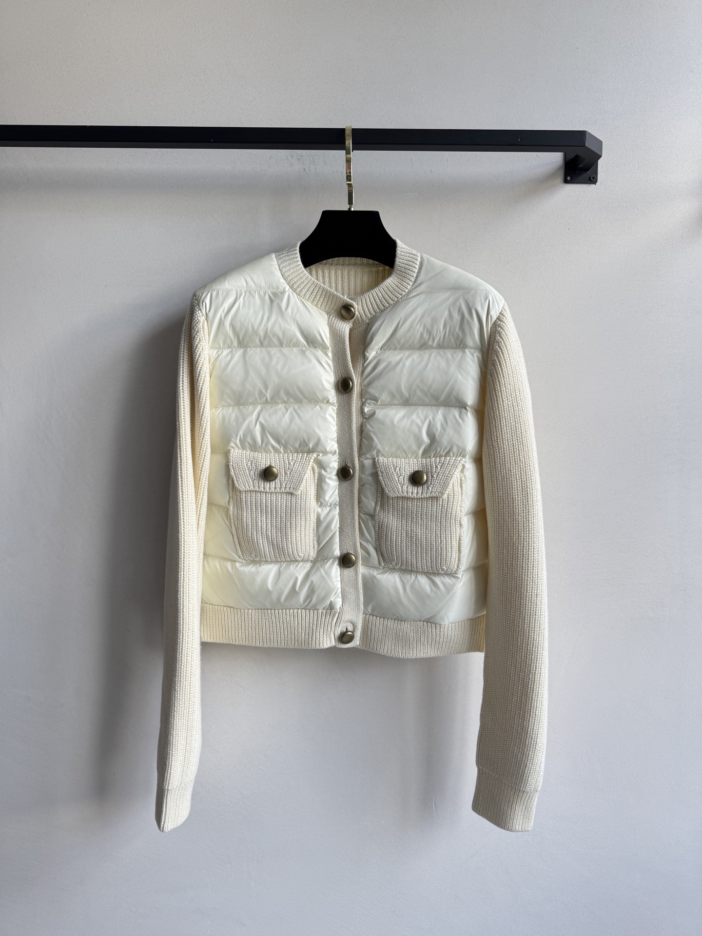 Moncle*🆕新款25秋冬新款羽绒针织拼接夹克，两侧袖子 后背针织设计，羽绒填充 实穿性同时增加了针织