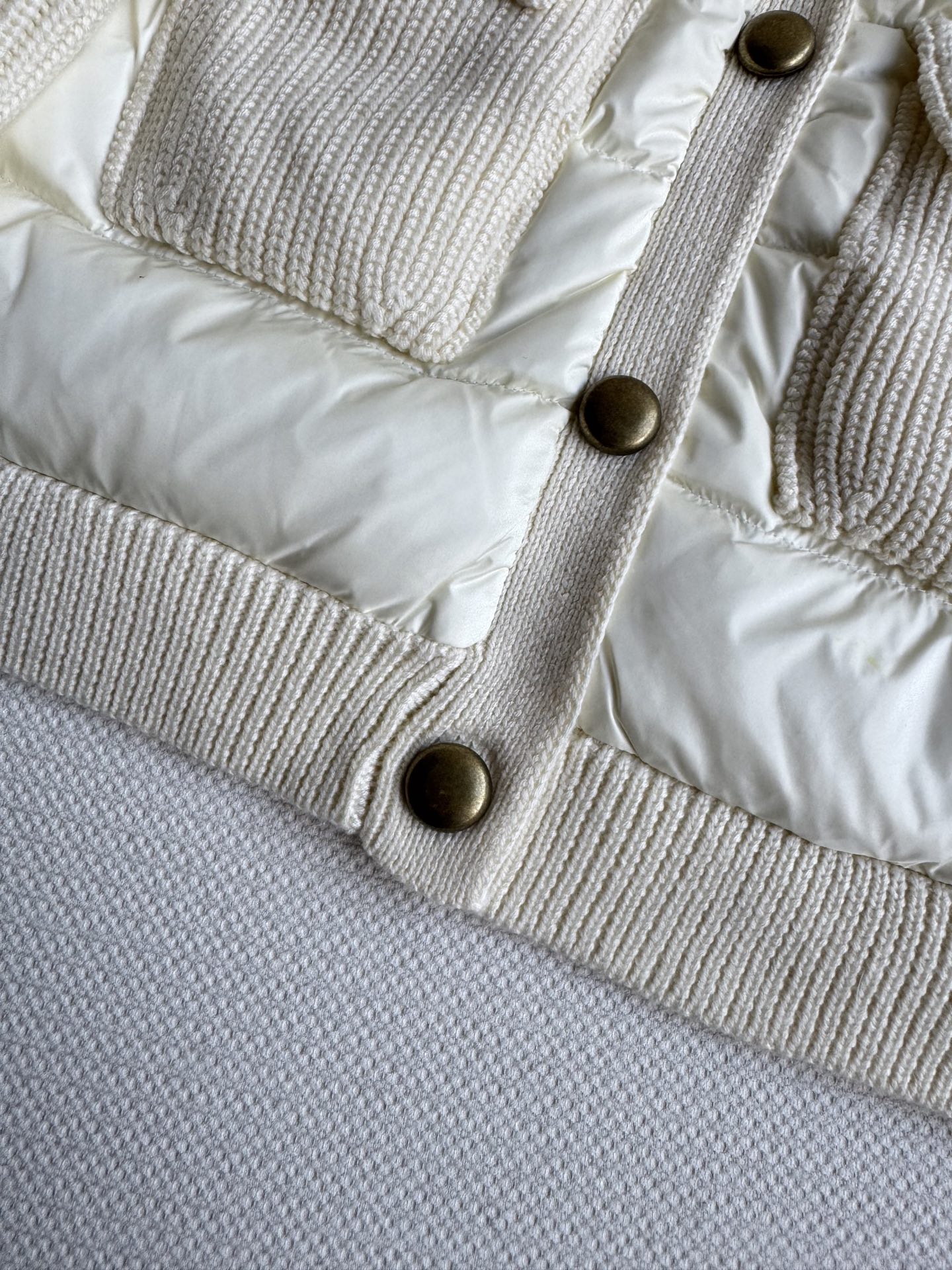 Moncle*🆕新款25秋冬新款羽绒针织拼接夹克，两侧袖子 后背针织设计，羽绒填充 实穿性同时增加了针织