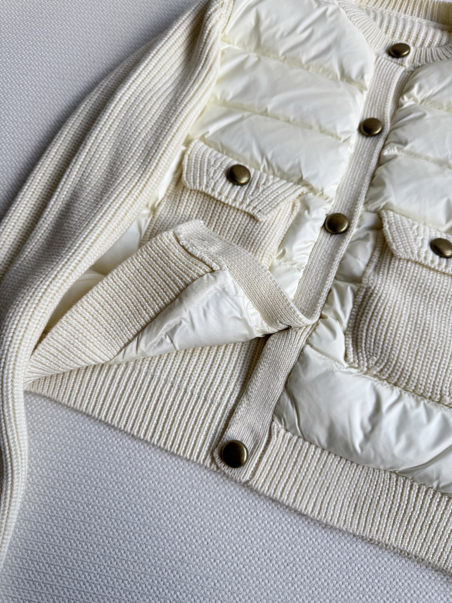 Moncle*🆕新款25秋冬新款羽绒针织拼接夹克，两侧袖子 后背针织设计，羽绒填充 实穿性同时增加了针织