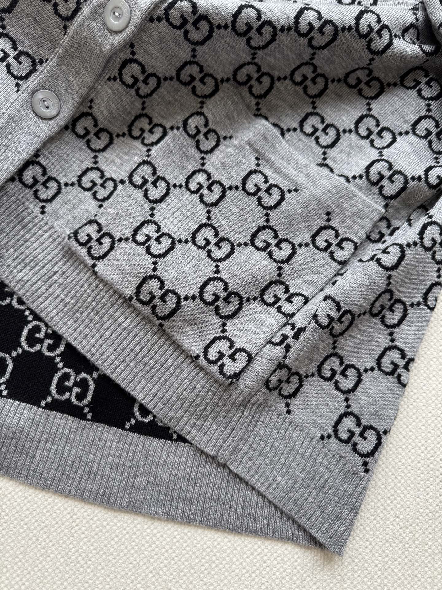 Gucc*🆕新款，双面可穿羊毛开衫ＳＭＬ.