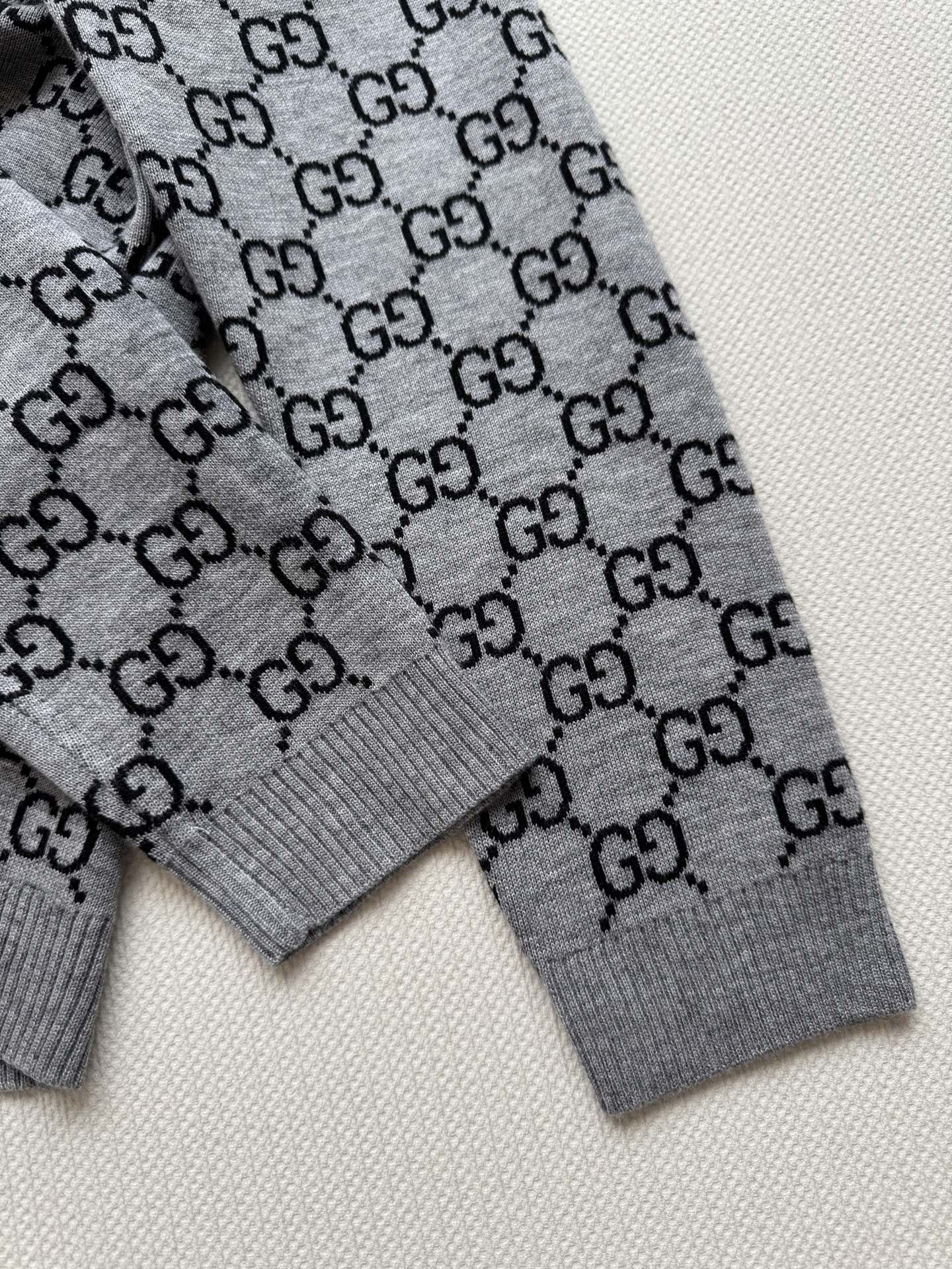 Gucc*🆕新款，双面可穿羊毛开衫ＳＭＬ.