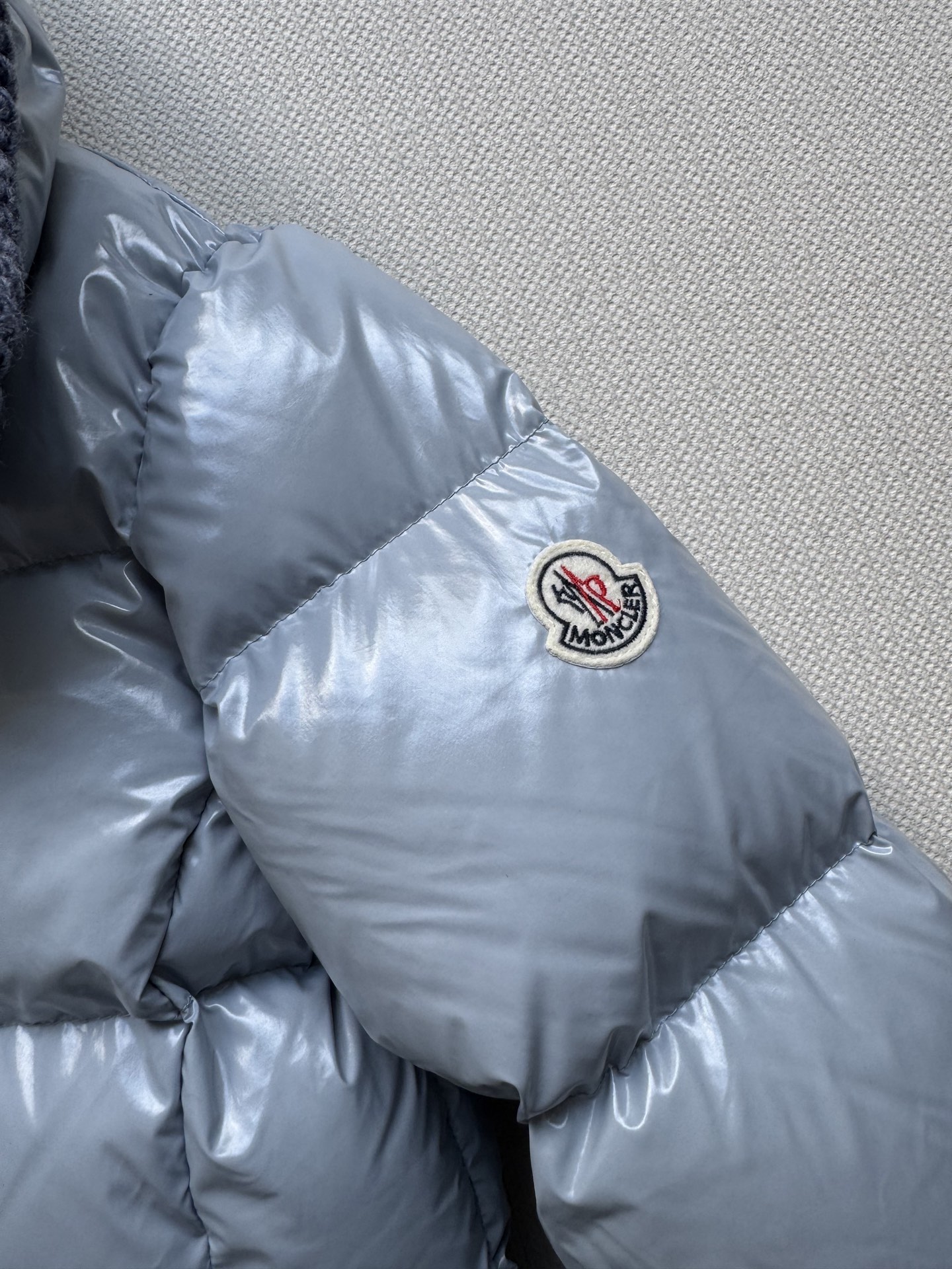 Moncle*🆕新款上新💐💐25秋冬新款，收腰显瘦羽绒服，小蛮腰款～羊毛编织元素，定制YB白鹅绒填充内里