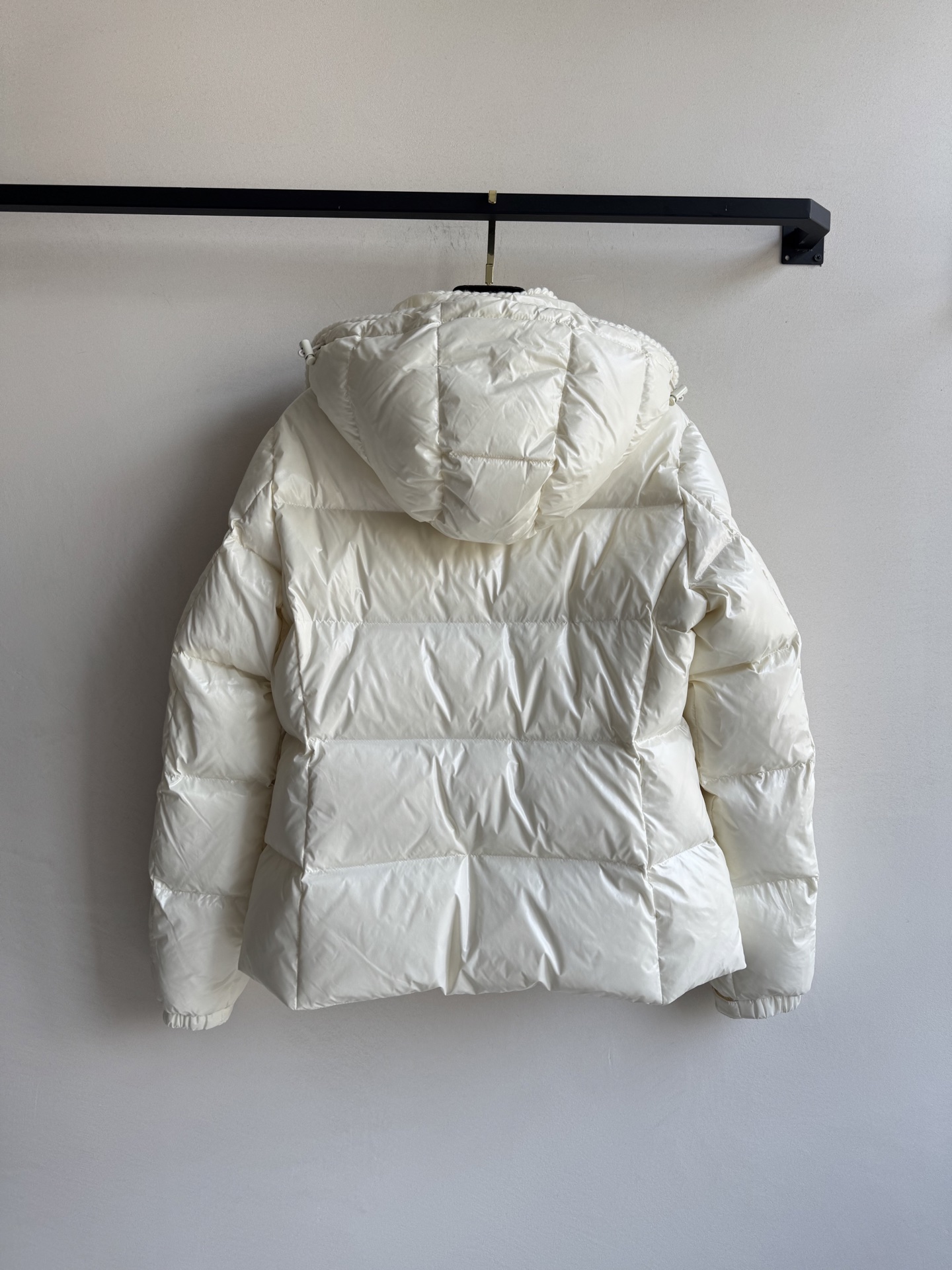 Moncle*🆕新款上新💐💐25秋冬新款，收腰显瘦羽绒服，小蛮腰款～羊毛编织元素，定制YB白鹅绒填充内里