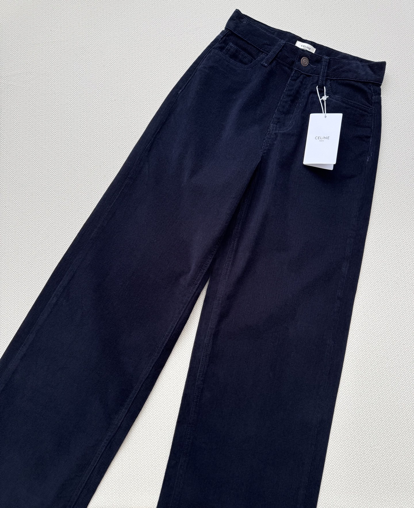 Celin*🆕新款，灯芯绒复古休闲裤👖直筒版型好显瘦ＳＭＬ.