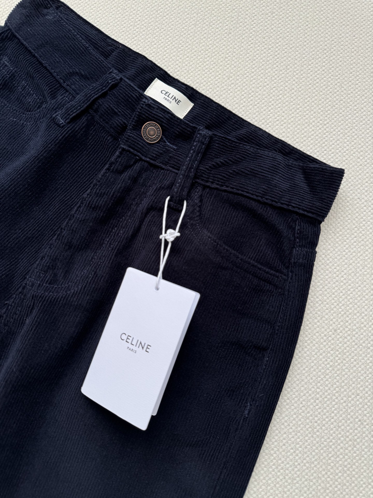 Celin*🆕新款，灯芯绒复古休闲裤👖直筒版型好显瘦ＳＭＬ.