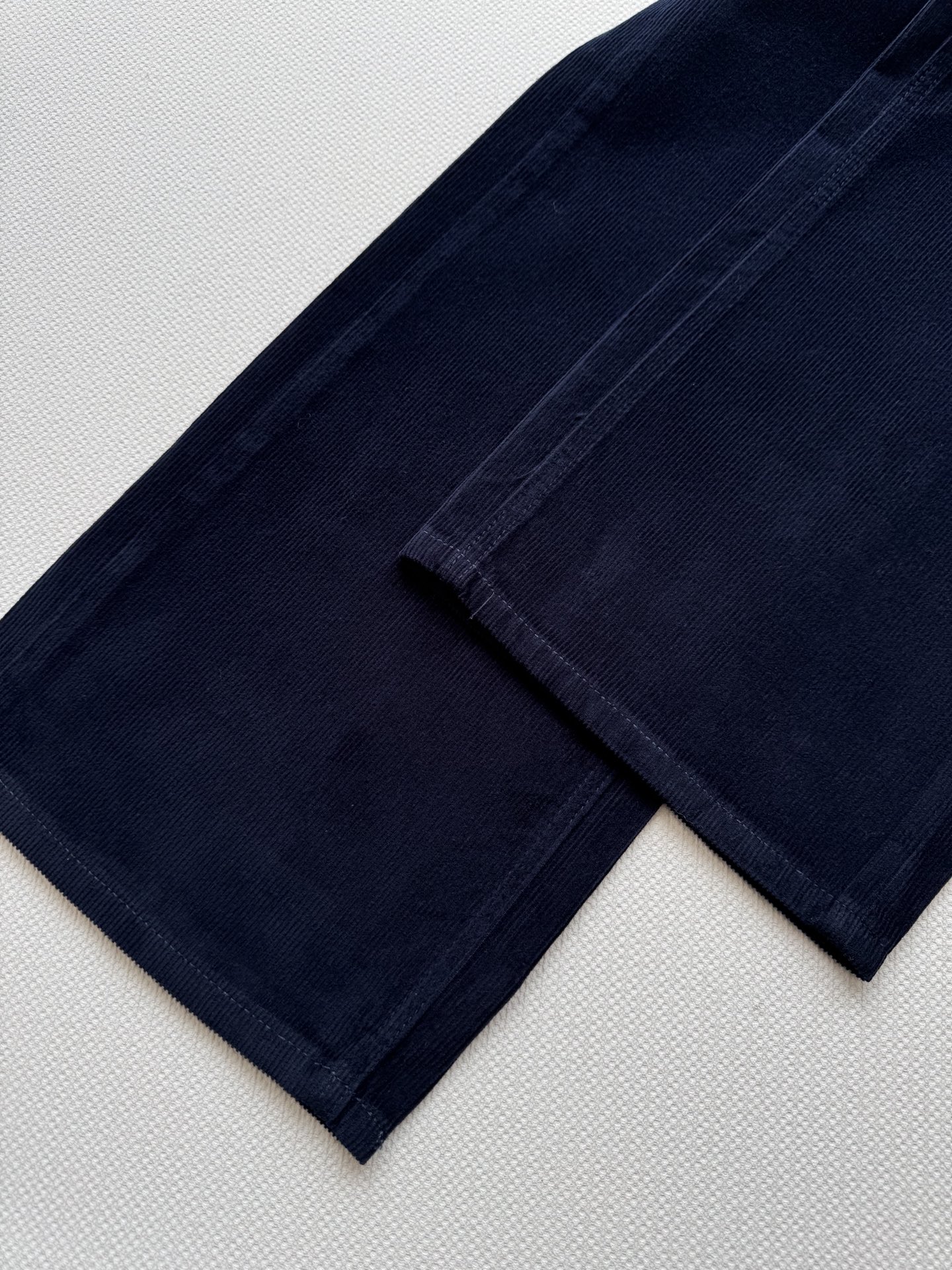 Celin*🆕新款，灯芯绒复古休闲裤👖直筒版型好显瘦ＳＭＬ.