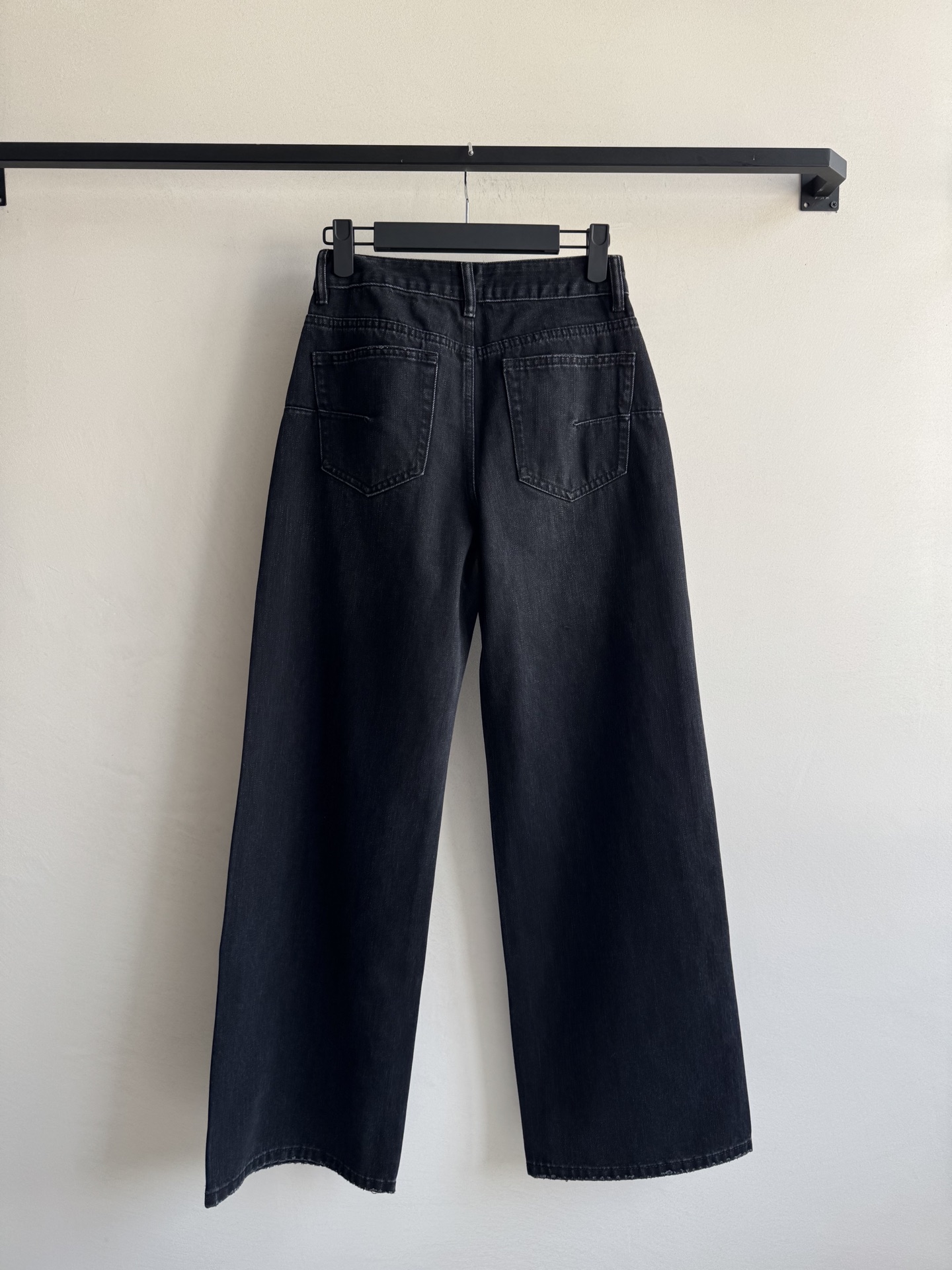 Dio*🆕新款，休闲牛仔裤👖直筒版型好显瘦ＳＭＬ.