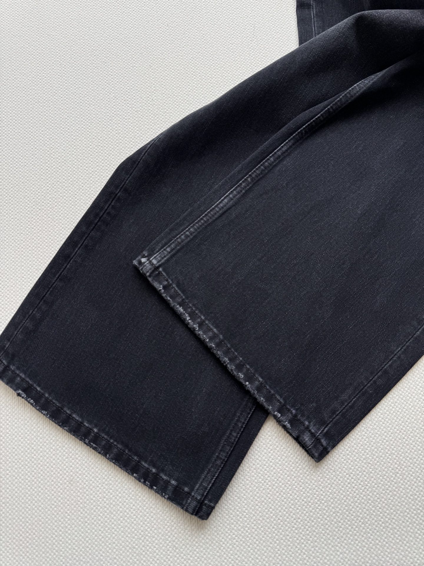 Dio*🆕新款，休闲牛仔裤👖直筒版型好显瘦ＳＭＬ.