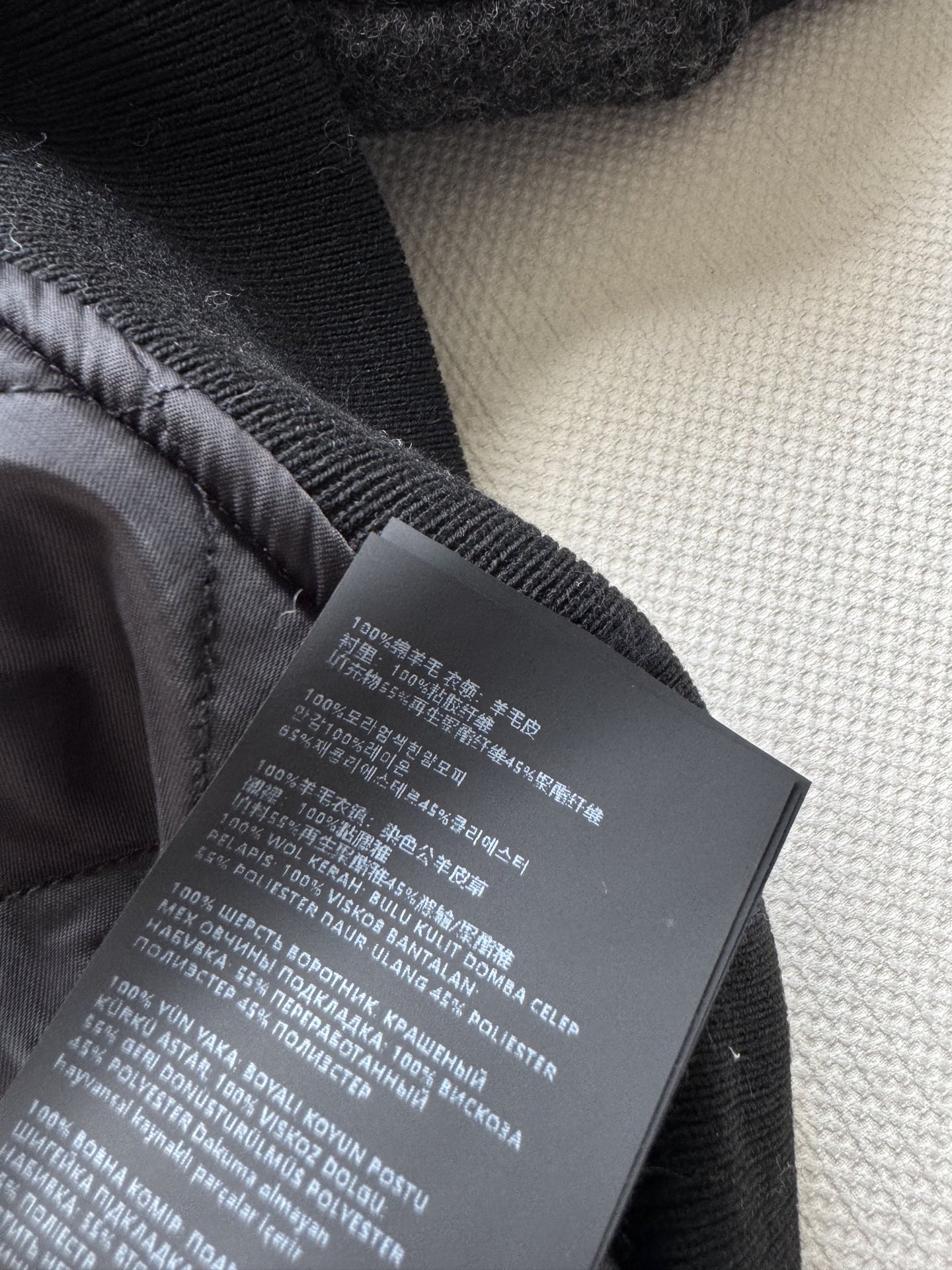 Miu Mi*🆕25fw秋冬新款 绵羊毛翻领棉服外套 原版开发 高版本出品 这款外套真的是非常的好看，领