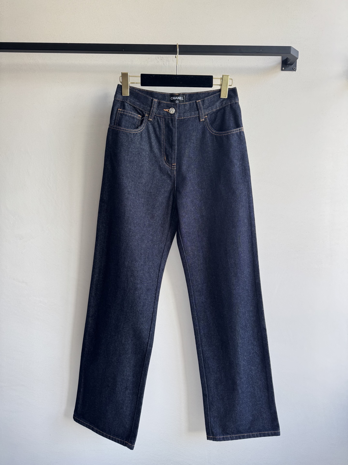 Chane*🆕新款直筒牛仔裤👖，后口袋刺绣蝴蝶结🎀ＳＭＬ.