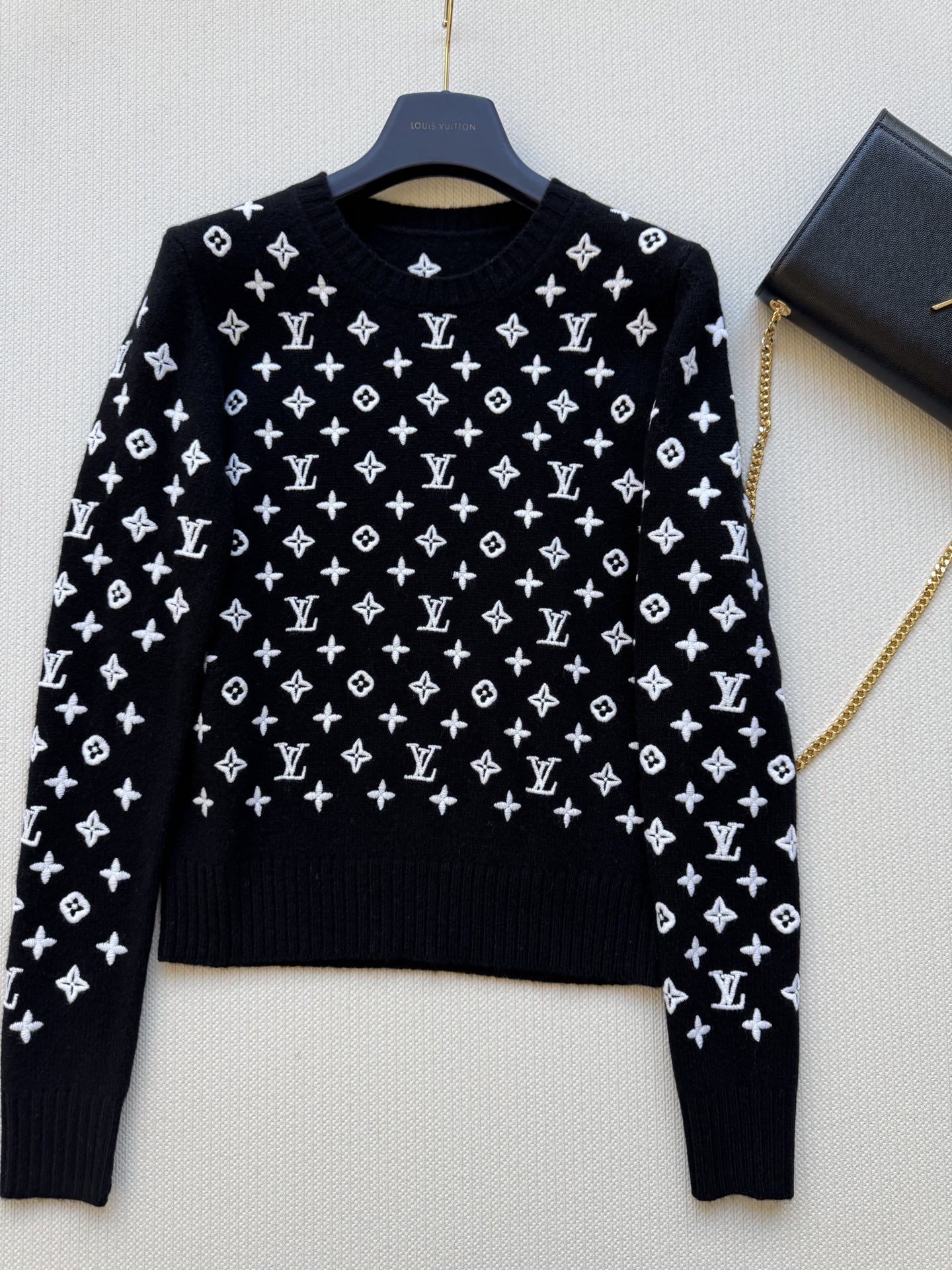 Louis vuitto* 🆕25Fw早秋新款 3D浮雕老花logo刺绣羊绒毛衣 高版出品！定纺重磅山羊