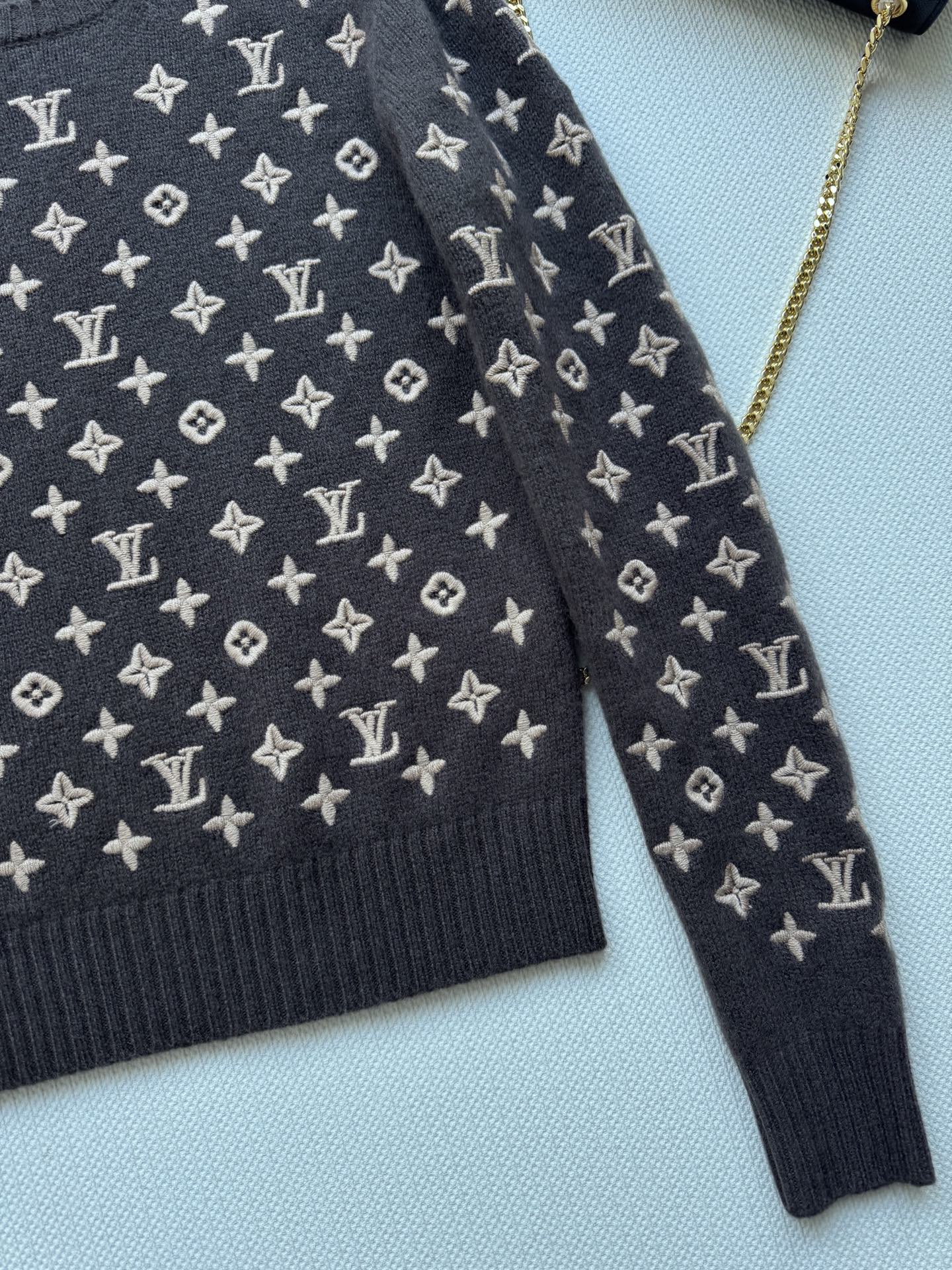 Louis vuitto* 🆕25Fw早秋新款 3D浮雕老花logo刺绣羊绒毛衣 高版出品！定纺重磅山羊