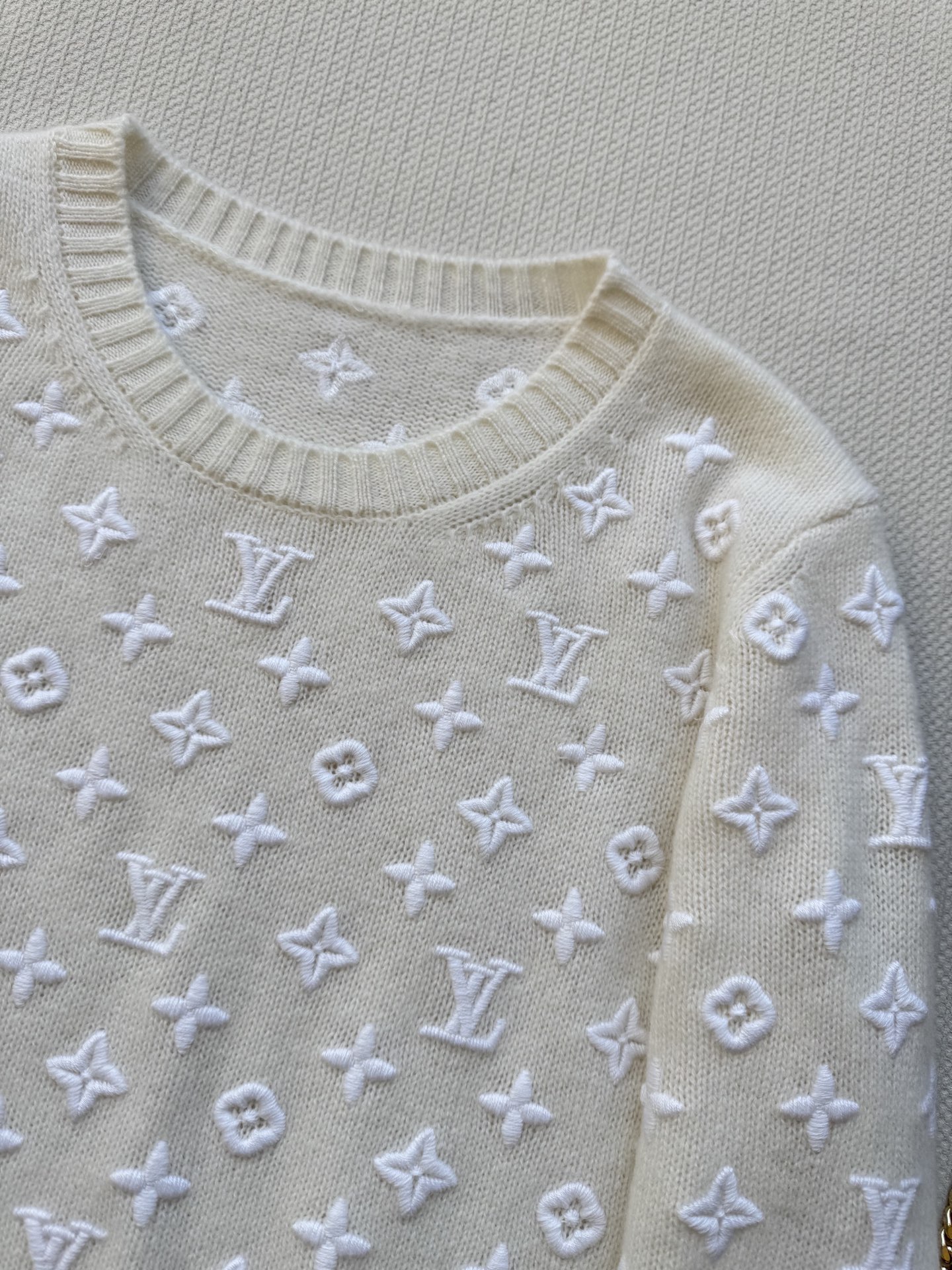 Louis vuitto* 🆕25Fw早秋新款 3D浮雕老花logo刺绣羊绒毛衣 高版出品！定纺重磅山羊