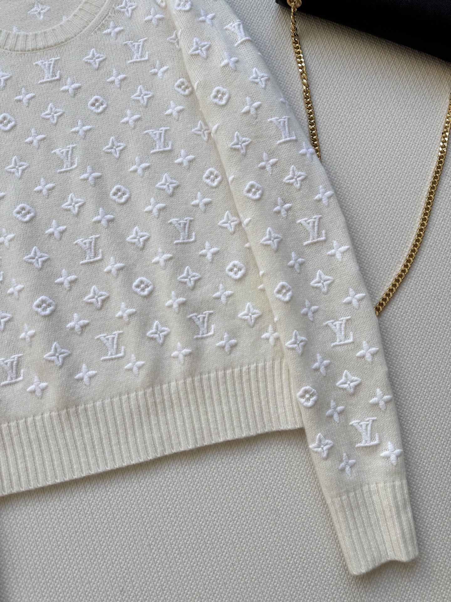 Louis vuitto* 🆕25Fw早秋新款 3D浮雕老花logo刺绣羊绒毛衣 高版出品！定纺重磅山羊