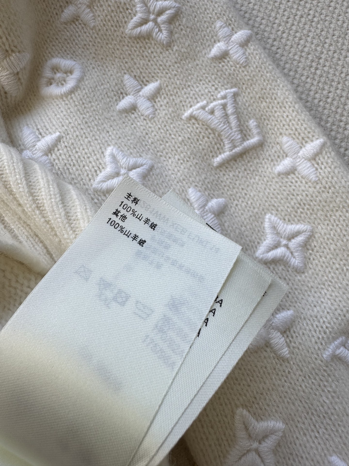 Louis vuitto* 🆕25Fw早秋新款 3D浮雕老花logo刺绣羊绒毛衣 高版出品！定纺重磅山羊