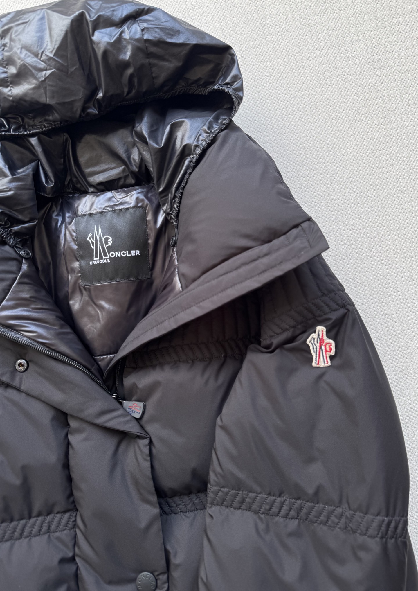 Moncle*🆕25FW新款滑雪系列新款羽绒服，这款羽绒外套采用90鹅绒填充 超级暖和 袖口采用拼接式的