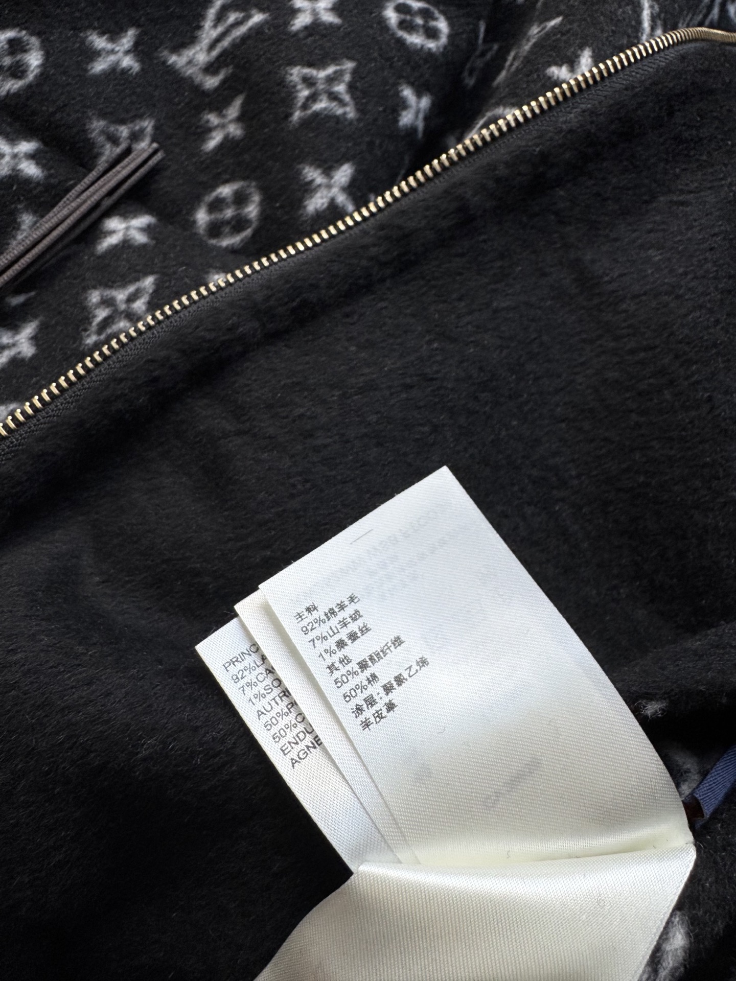 Louis Vuitton Reversible Wool-Cashmere Blend Coat with Jacquard Monogram Lining 10 i1760779979814 567 0 7