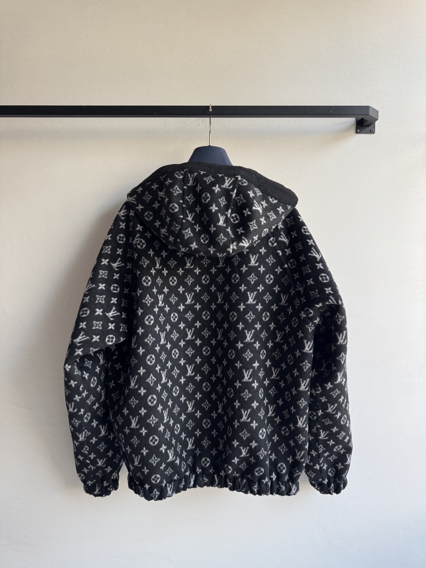 Louis Vuitton Reversible Wool-Cashmere Blend Coat with Jacquard Monogram Lining 5 i1760779980153 199 0 3