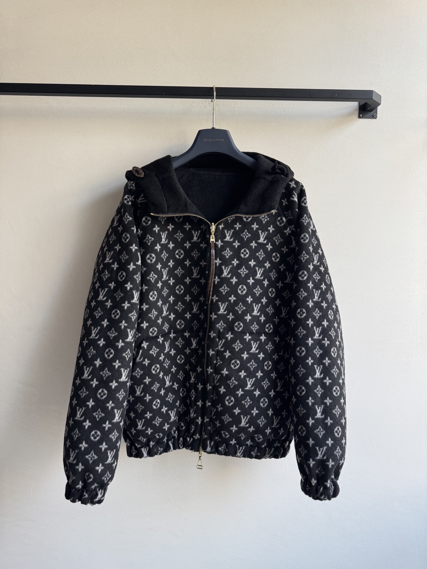 Louis Vuitton Reversible Wool-Cashmere Blend Coat with Jacquard Monogram Lining 4 i1760779980162 2308 0 2