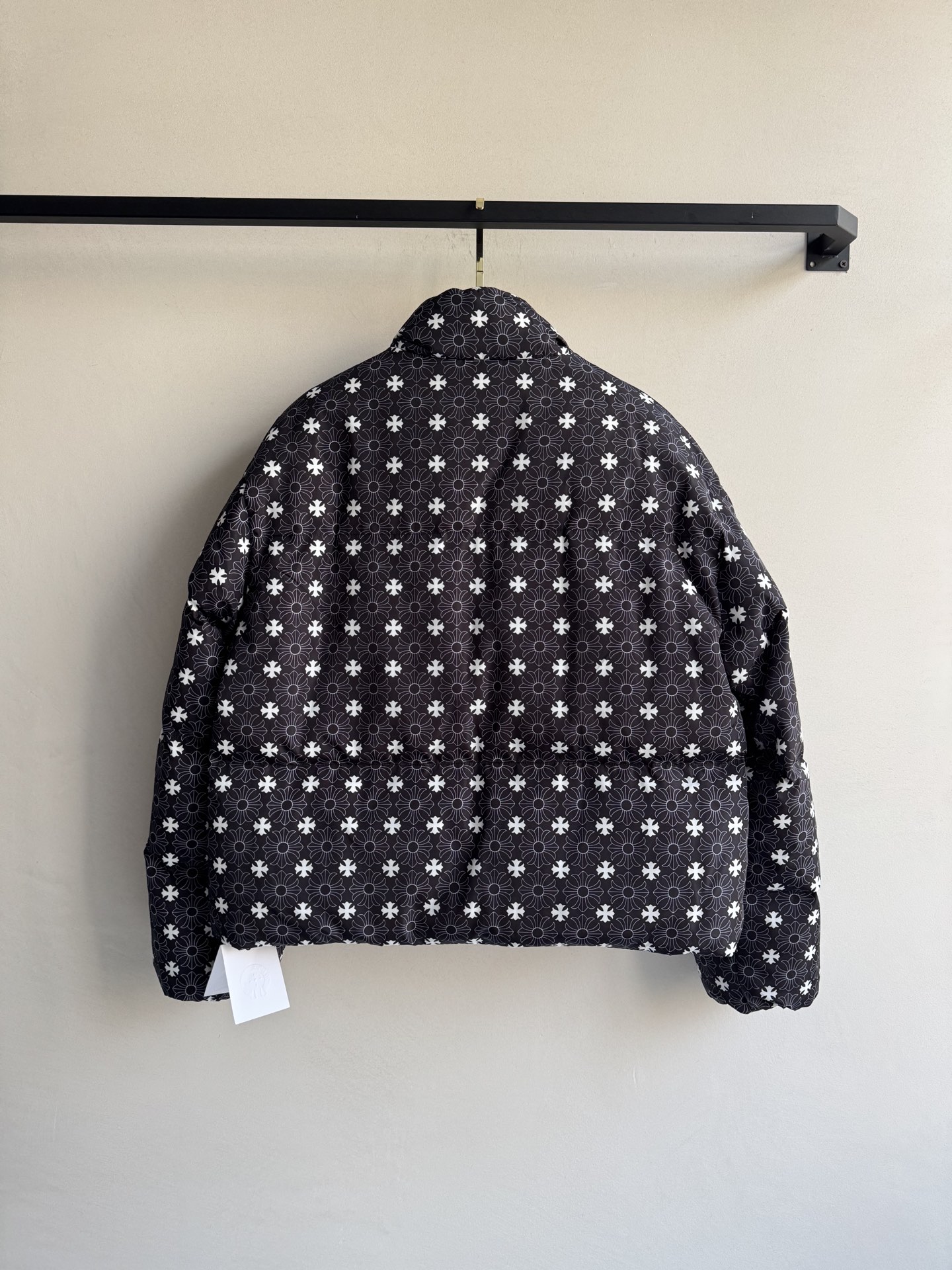 Chrome Hearts克罗心🆕新款羽绒服，经典提花logo面料黑白2⃣️色ＳＭＬ.