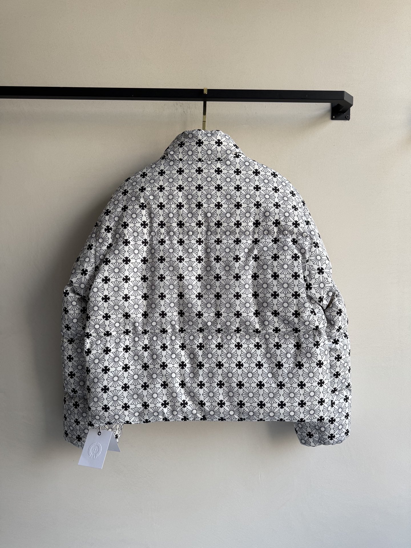 Chrome Hearts克罗心🆕新款羽绒服，经典提花logo面料黑白2⃣️色ＳＭＬ.