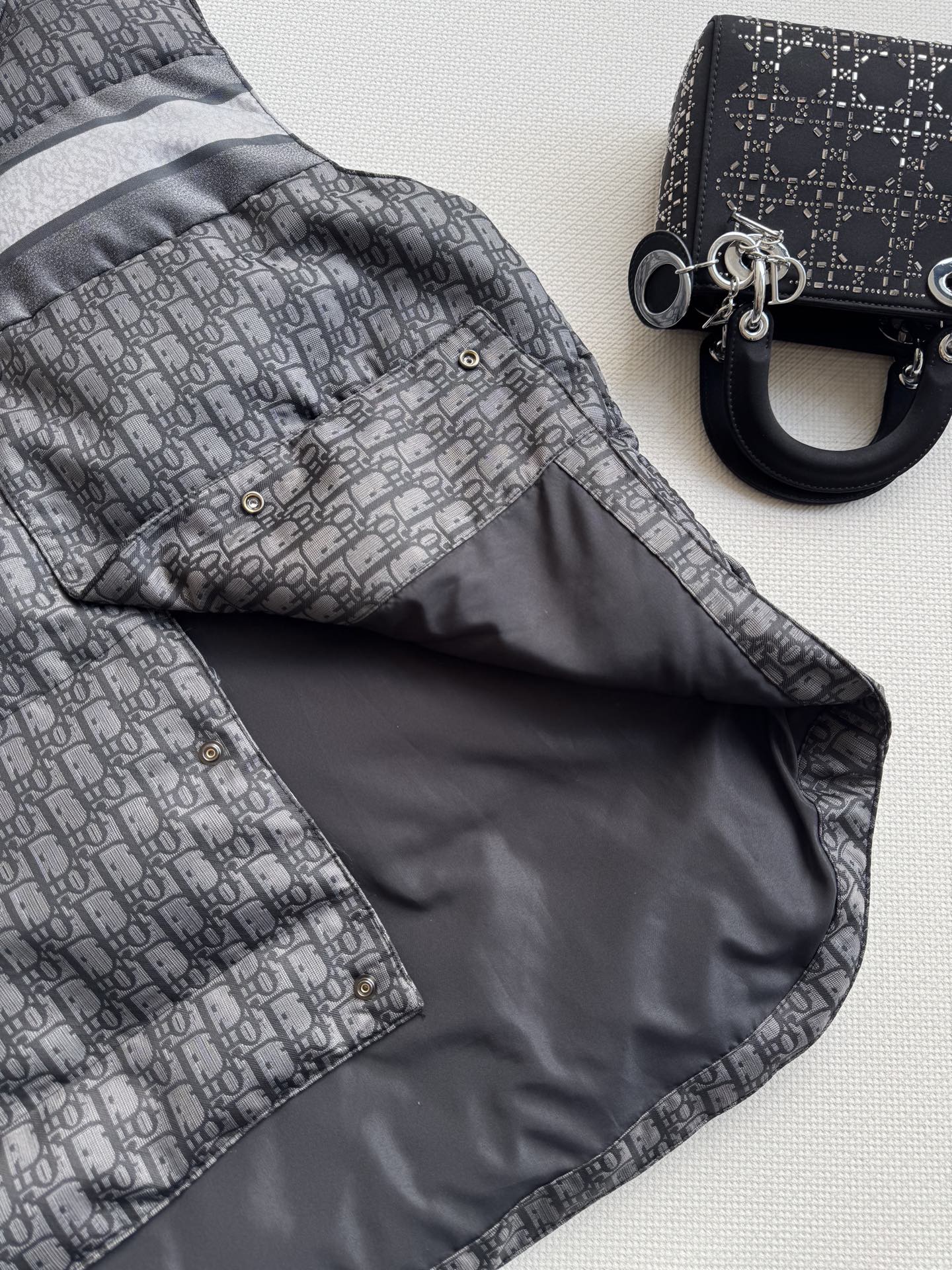 Dio*🆕25秋冬新款 爆款羽绒面包服马甲，定制高密度科技塔夫绸提花面料！经典立领H版型帅气又拉风 ！9