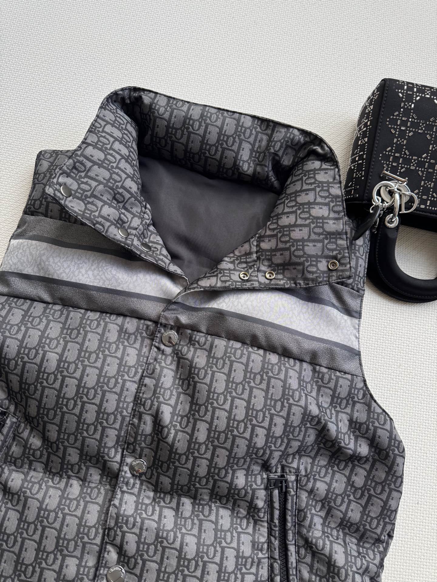 Dio*🆕25秋冬新款 爆款羽绒面包服马甲，定制高密度科技塔夫绸提花面料！经典立领H版型帅气又拉风 ！9