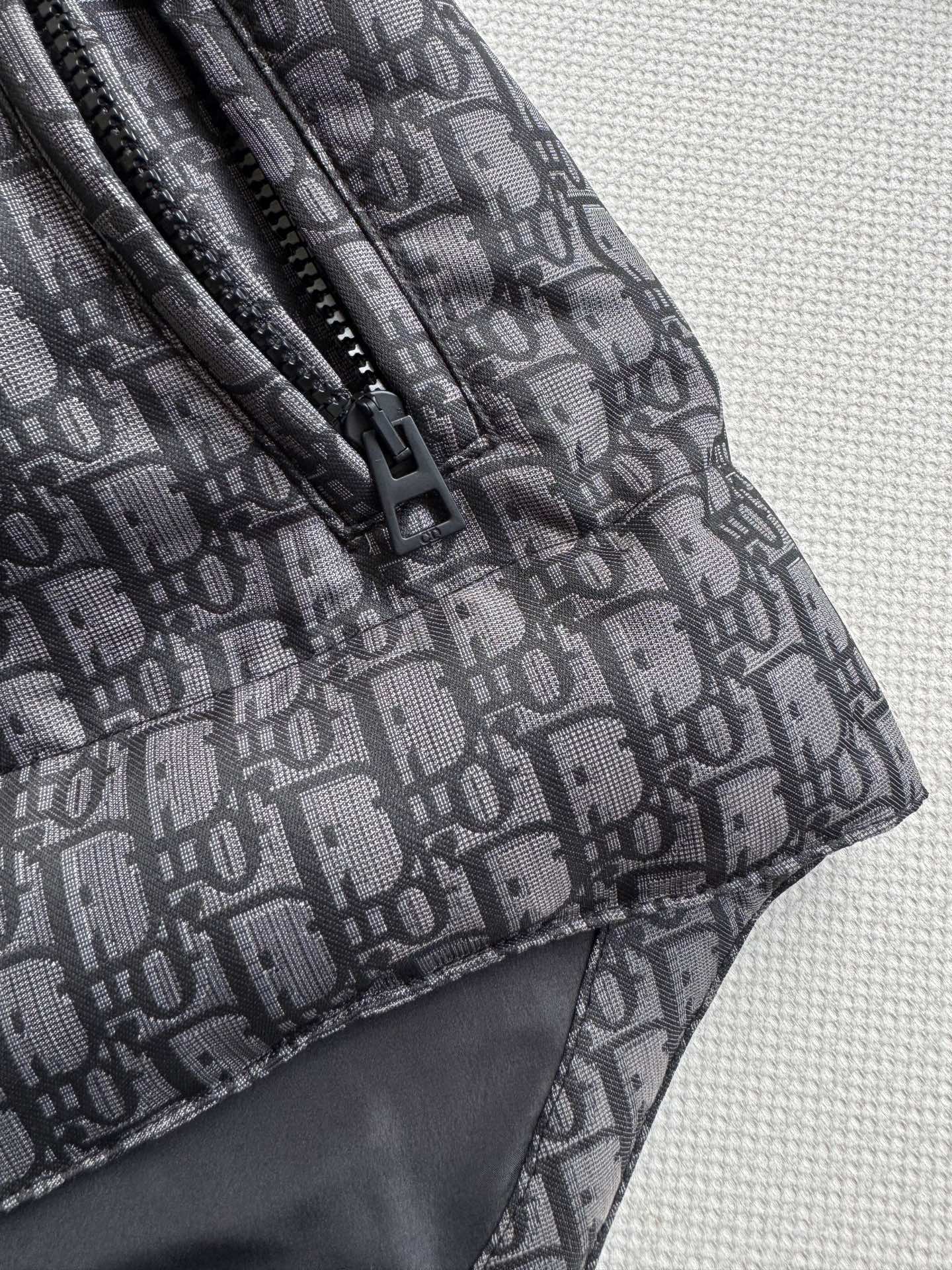 Dio*🆕25秋冬新款 爆款羽绒面包服马甲，定制高密度科技塔夫绸提花面料！经典立领H版型帅气又拉风 ！9