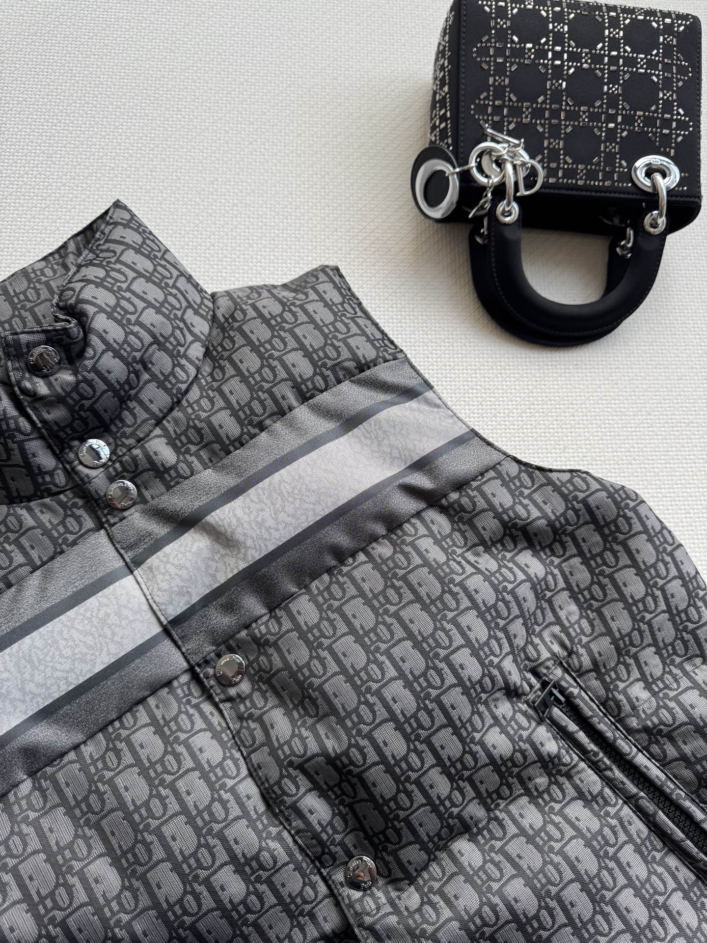 Dio*🆕25秋冬新款 爆款羽绒面包服马甲，定制高密度科技塔夫绸提花面料！经典立领H版型帅气又拉风 ！9