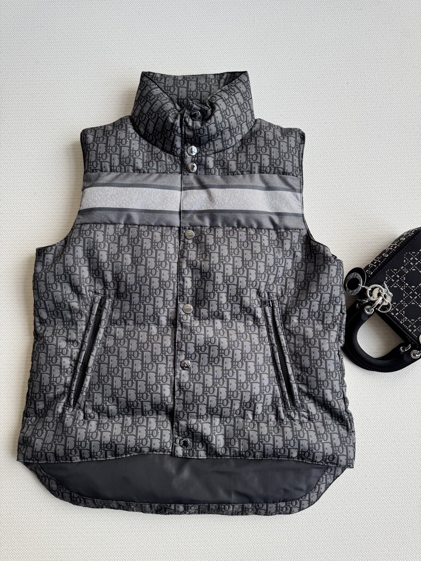 Dio*🆕25秋冬新款 爆款羽绒面包服马甲，定制高密度科技塔夫绸提花面料！经典立领H版型帅气又拉风 ！9