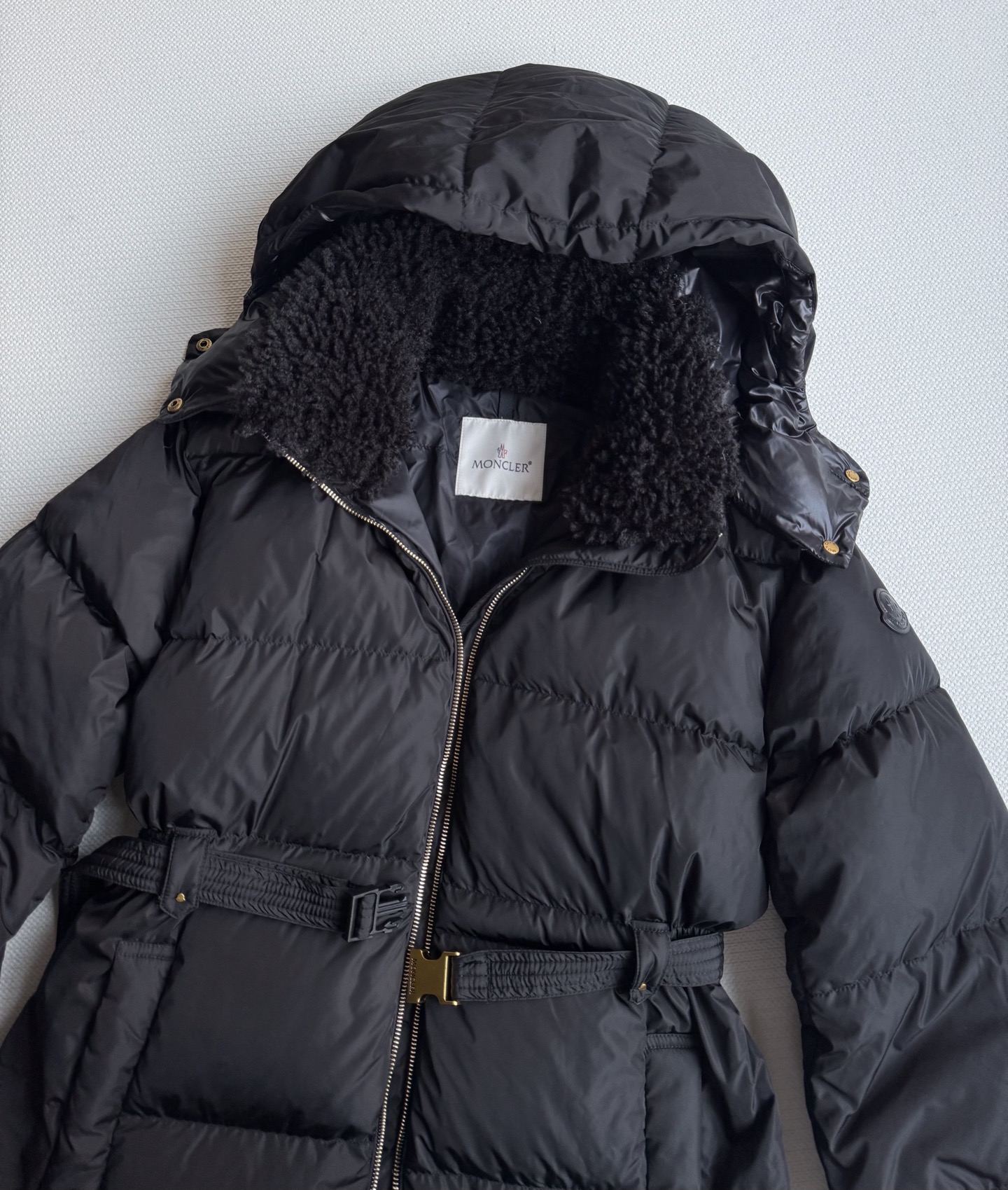 Moncle*🆕25新款面包长款羽绒服，鹅绒羽绒服，这款羽绒服超级百搭，毛毛领子很可爱，收腰设计 瞬间勾