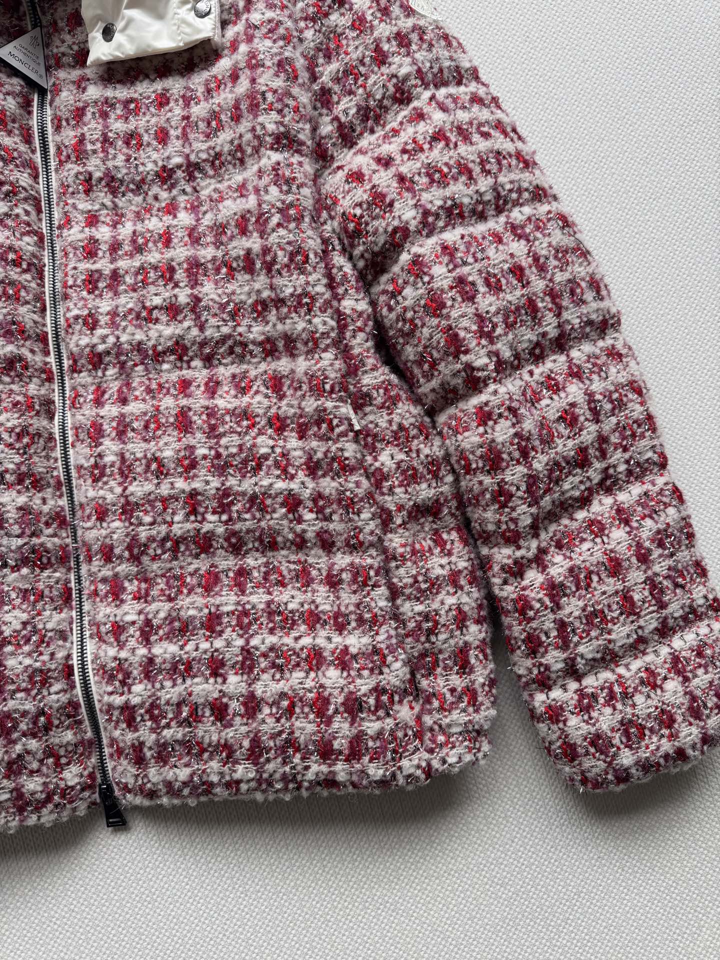 Moncle*🆕新款羽绒服外套，帽子🉑️拆卸，外部是小香风格羊毛针织面料，内胆鹅绒面料😍好特别的设计👏两