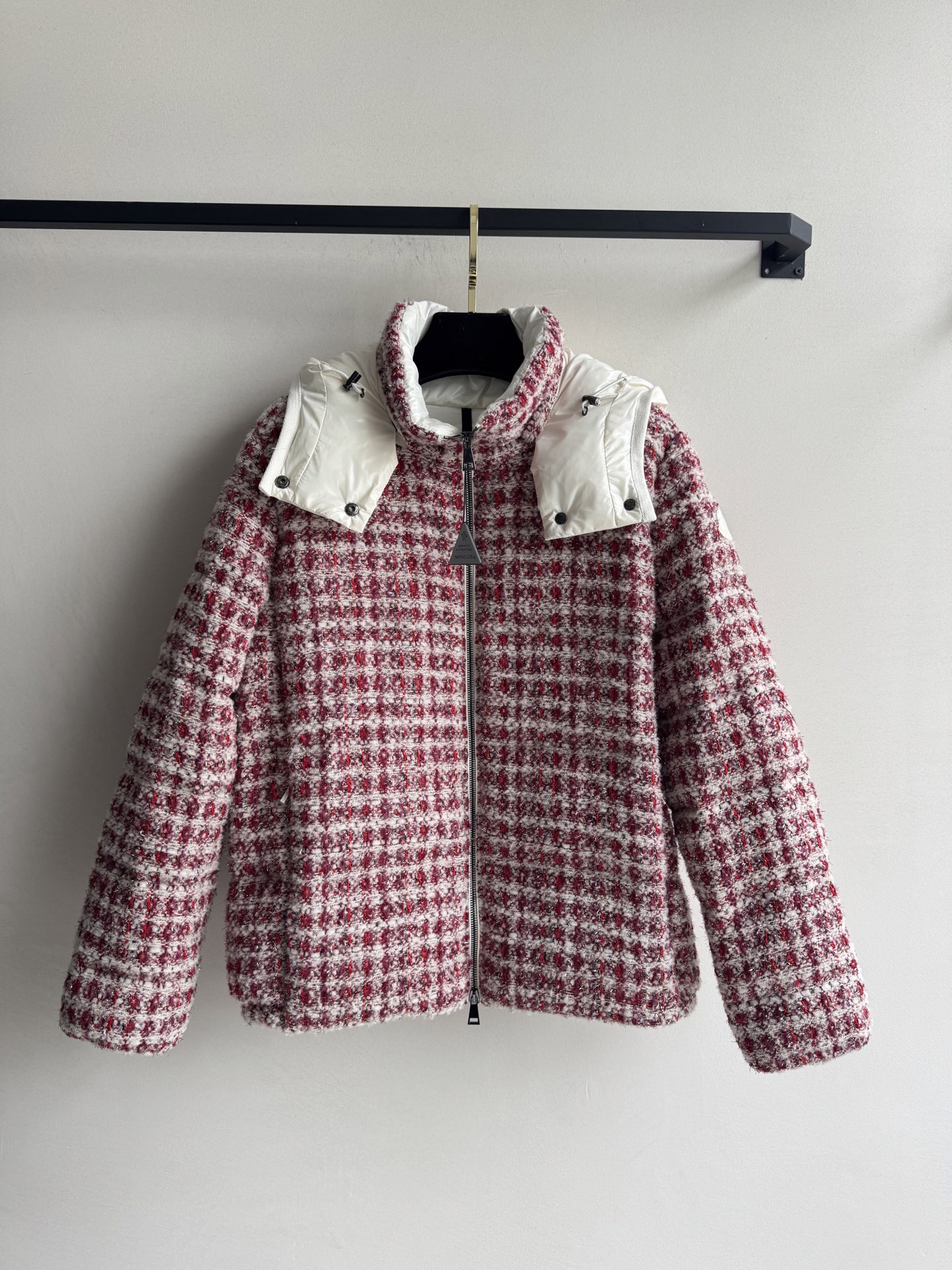 Moncle*🆕新款羽绒服外套，帽子🉑️拆卸，外部是小香风格羊毛针织面料，内胆鹅绒面料😍好特别的设计👏两