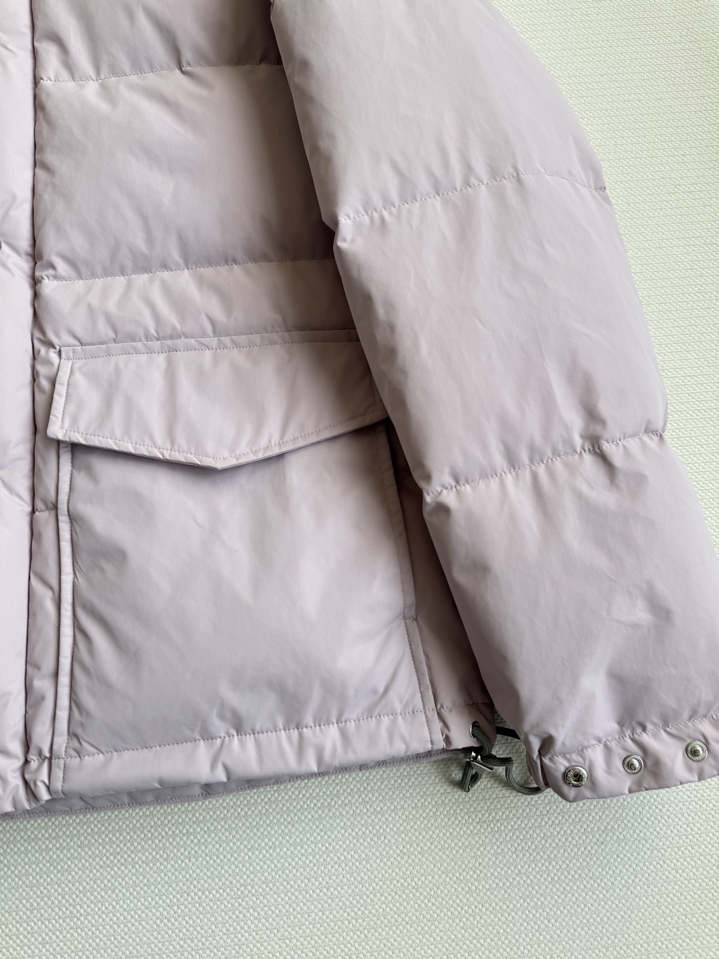 Prad* 25Fw秋冬新款 连帽羽绒服丨⚠独家yb开发！高版出品！采用品牌标志性的 Re-Nylon 