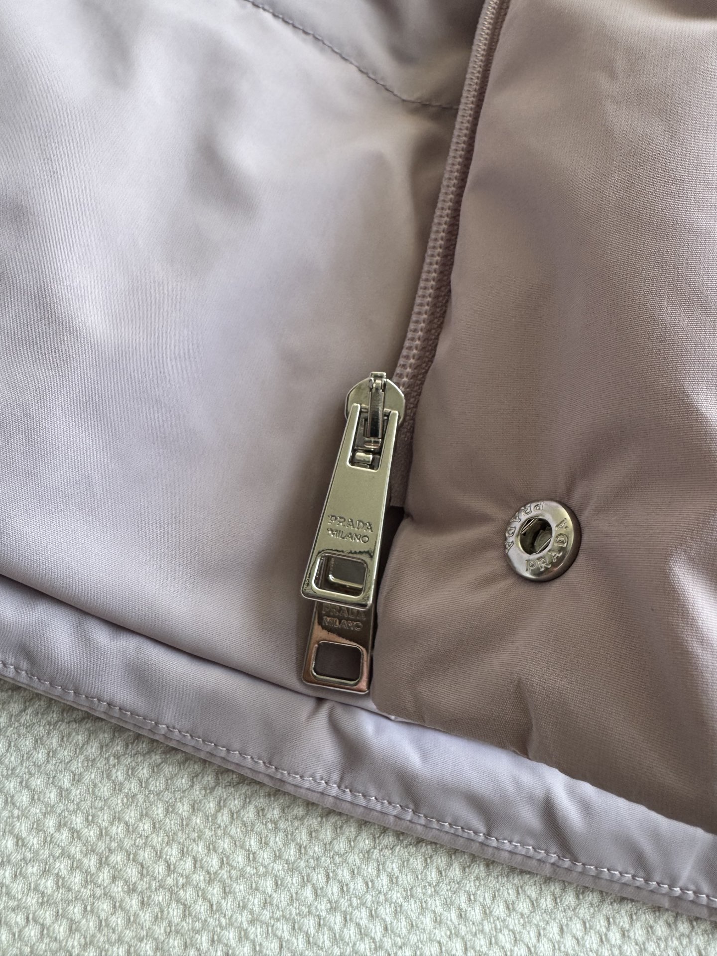 Prad* 25Fw秋冬新款 连帽羽绒服丨⚠独家yb开发！高版出品！采用品牌标志性的 Re-Nylon 