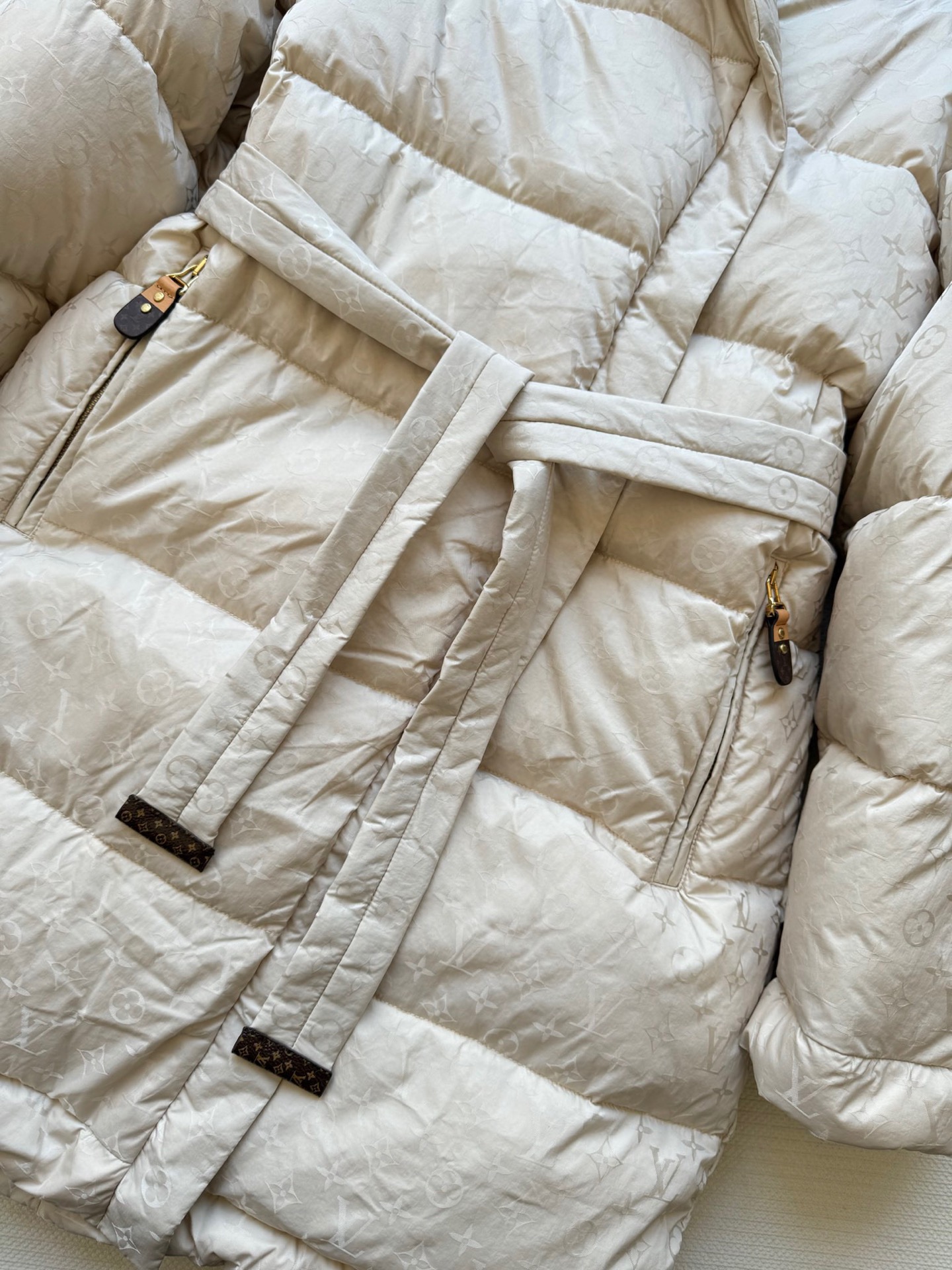 Louis Vuitto*🆕提花长款羽绒服 很保暖的一款羽绒服低调又高级经典造型 一整件定位印花Mono