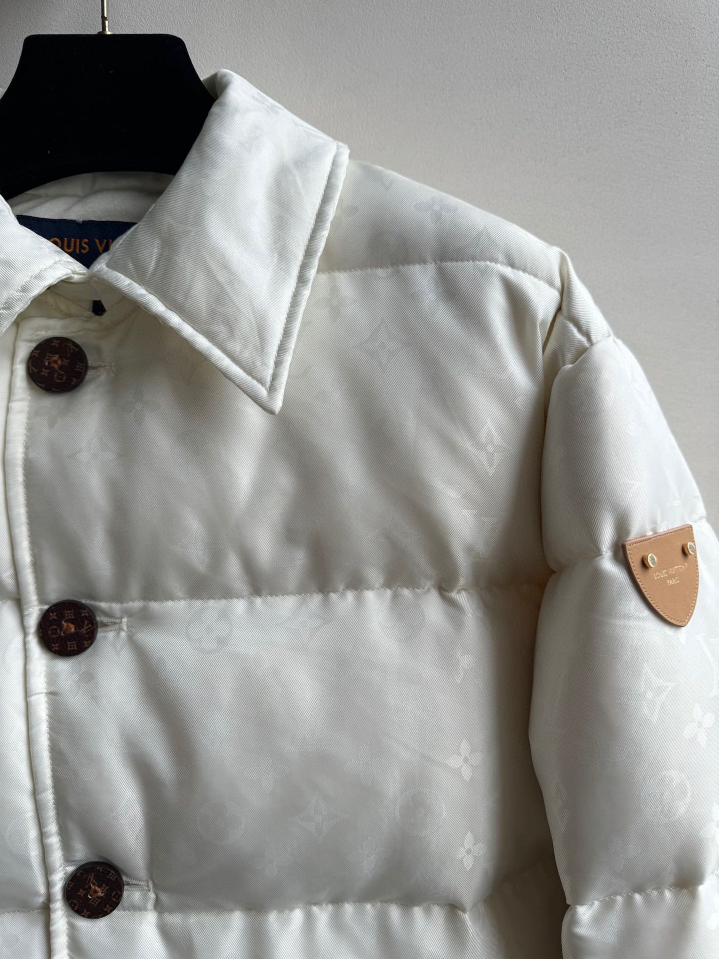 Louis Vuitton Padded Down Jacket with Classic Logo Jacquard Knit Collar 5 i1761542999080 5847 0 3