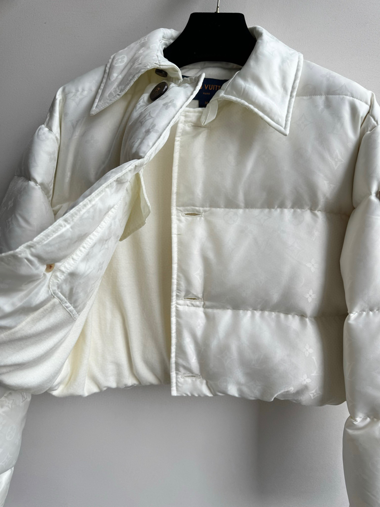 Louis Vuitton Padded Down Jacket with Classic Logo Jacquard Knit Collar 4 i1761542999952 7000 0 2
