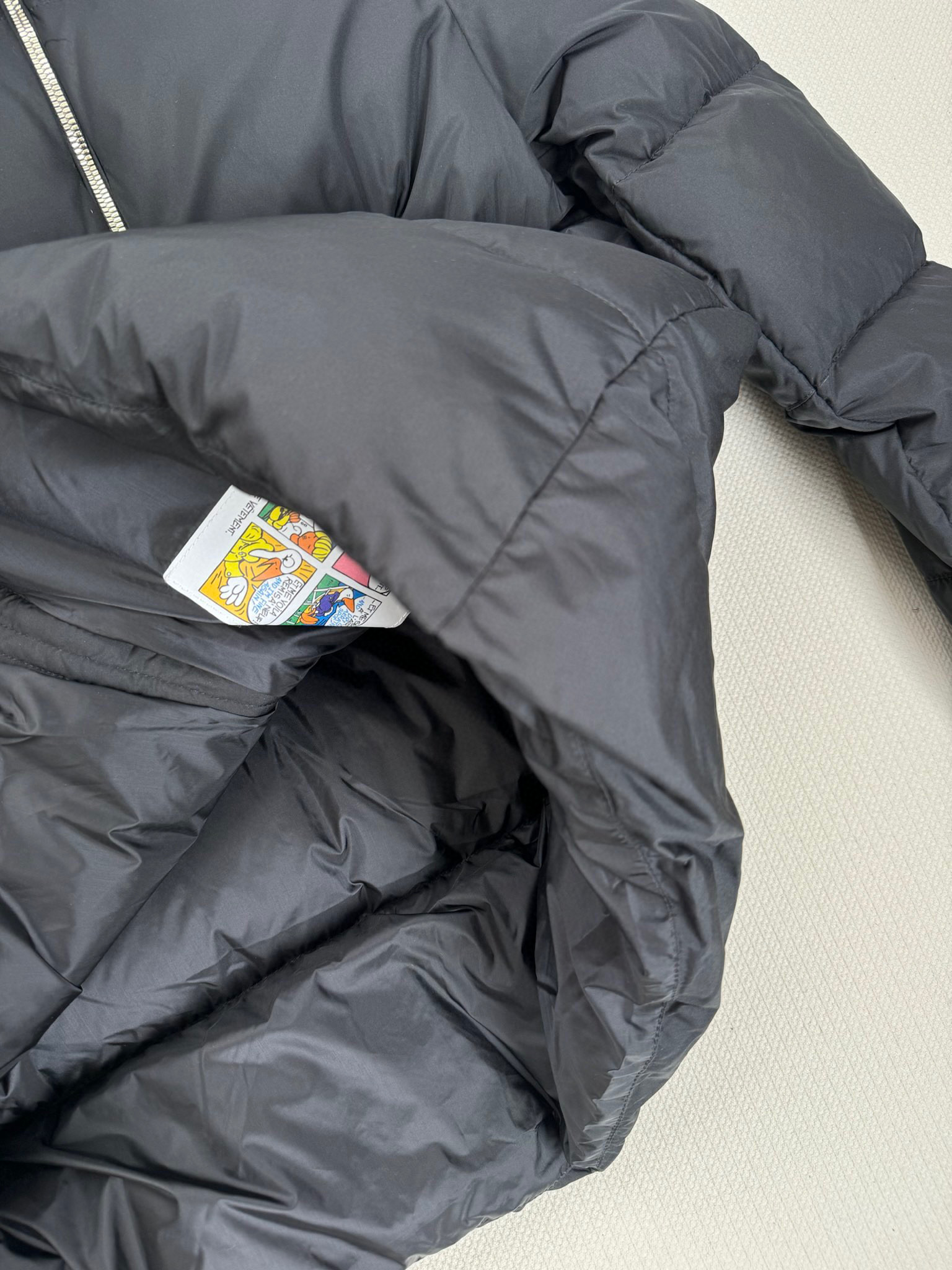 MONCLE*秋冬季新款连🎩毛领羽绒服🆕 宽松版型 🉑️拆卸 采用漆面尼龙制成 填充90鸭绒羽绒 金丝绒