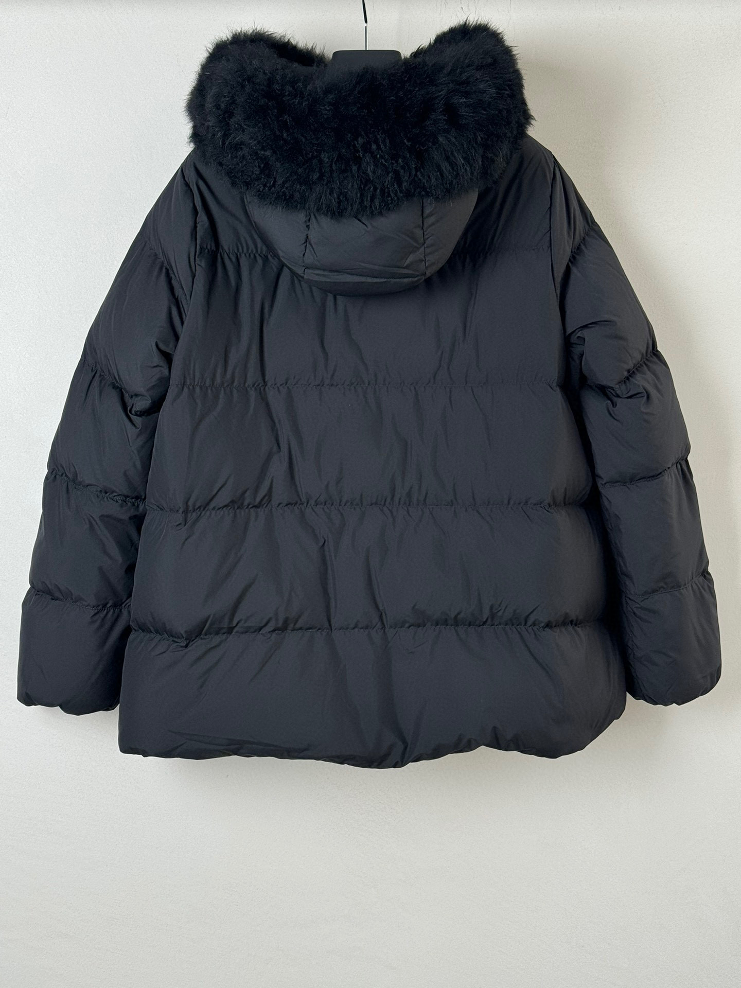 MONCLE*秋冬季新款连🎩毛领羽绒服🆕 宽松版型 🉑️拆卸 采用漆面尼龙制成 填充90鸭绒羽绒 金丝绒