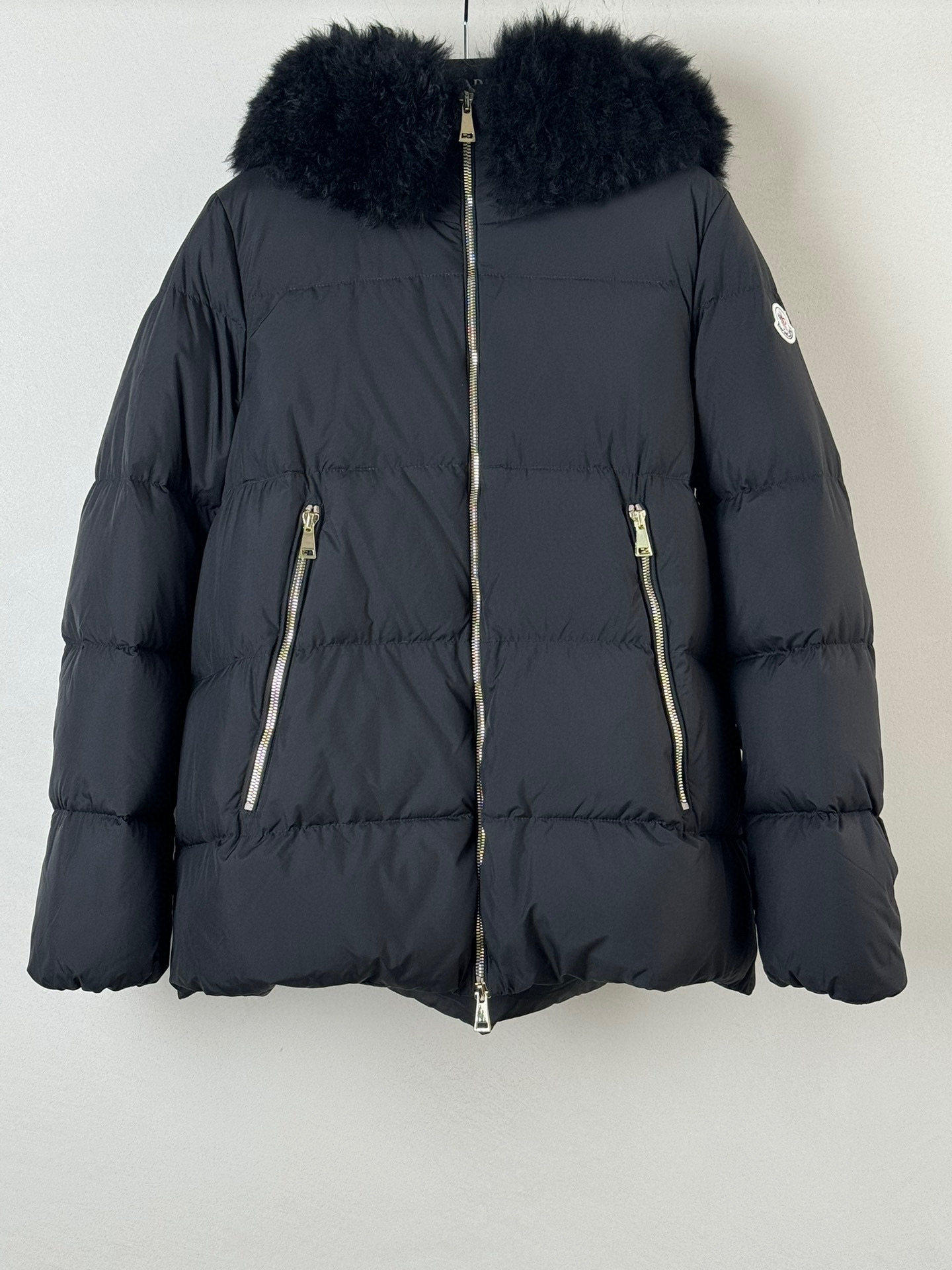 MONCLE*秋冬季新款连🎩毛领羽绒服🆕 宽松版型 🉑️拆卸 采用漆面尼龙制成 填充90鸭绒羽绒 金丝绒