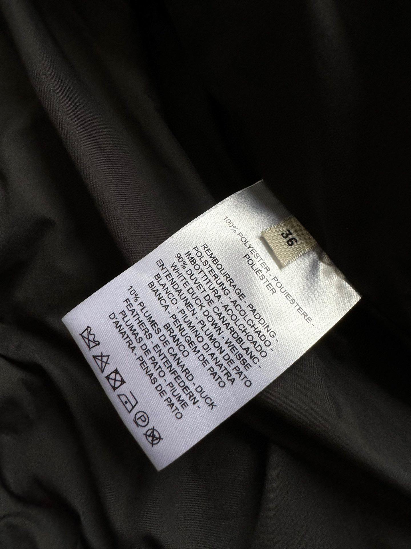 Herm*🆕秋冬新款羽绒服🆕拥有很好的御寒保暖效果，立领面包版设计 长度的设计也是刚刚好上身不压身高 拉