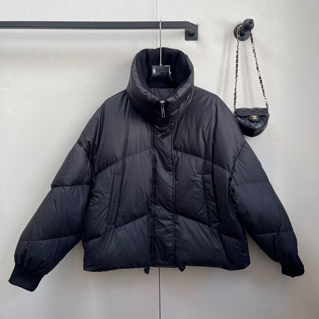 Herm*🆕秋冬新款羽绒服🆕含绒量百分之90白鸭绒，轻盈蓬松相当于棉花的2.5倍，拥有很好的御寒保暖效果