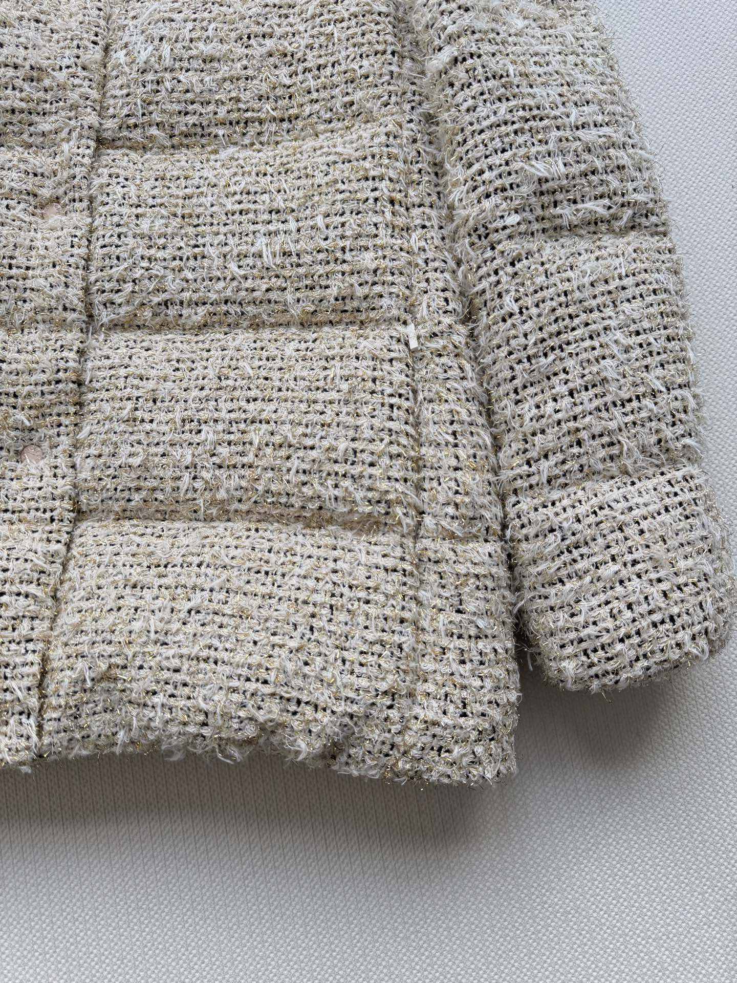 Moncle*🆕新款羽绒外套，小香风外层，一整个千金香奶奶可以盖住pp的短款！配上长丁靴就是大长腿了内胆