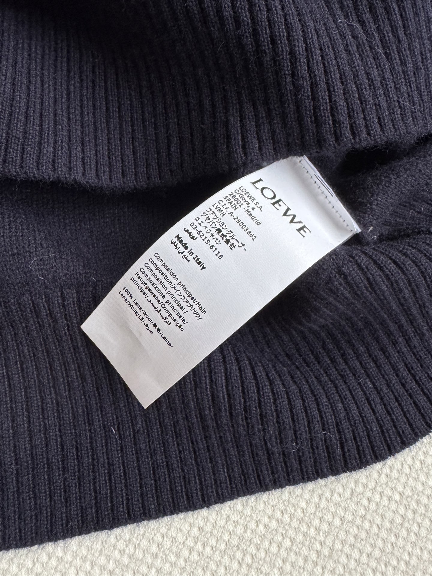 Loew*🆕刺绣罗纹针织上衣 入秋总在想怎么穿搭才好看 此刻不穿 何时穿 羊毛一体质感超好 细腻保暖 内