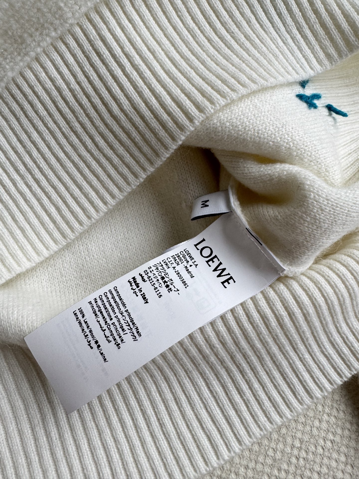 Loew*🆕刺绣罗纹针织上衣 入秋总在想怎么穿搭才好看 此刻不穿 何时穿 羊毛一体质感超好 细腻保暖 内