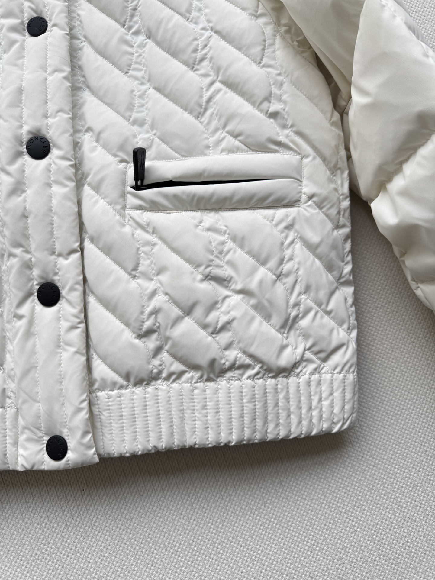 Moncle* 🆕立领羽绒服外套定制YB进口防风防水尼龙材质，其工艺还原，升级材质，提升秋冬御寒功能，整