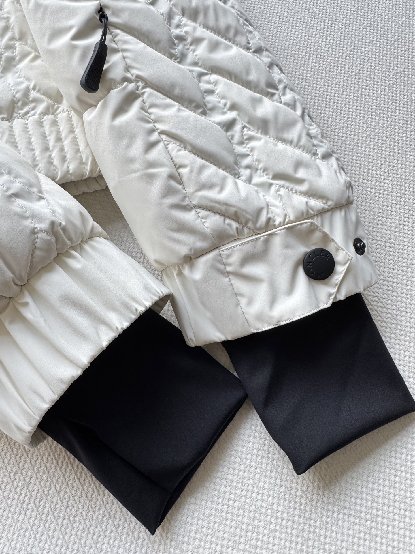 Moncle* 🆕立领羽绒服外套定制YB进口防风防水尼龙材质，其工艺还原，升级材质，提升秋冬御寒功能，整