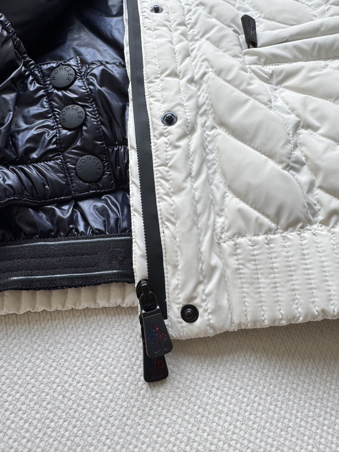 Moncle* 🆕立领羽绒服外套定制YB进口防风防水尼龙材质，其工艺还原，升级材质，提升秋冬御寒功能，整