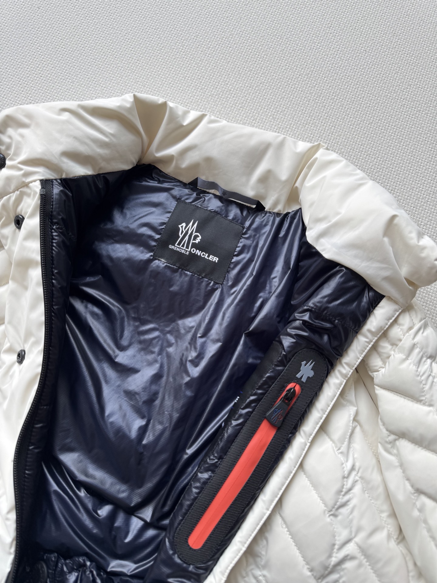 Moncle* 🆕立领羽绒服外套定制YB进口防风防水尼龙材质，其工艺还原，升级材质，提升秋冬御寒功能，整